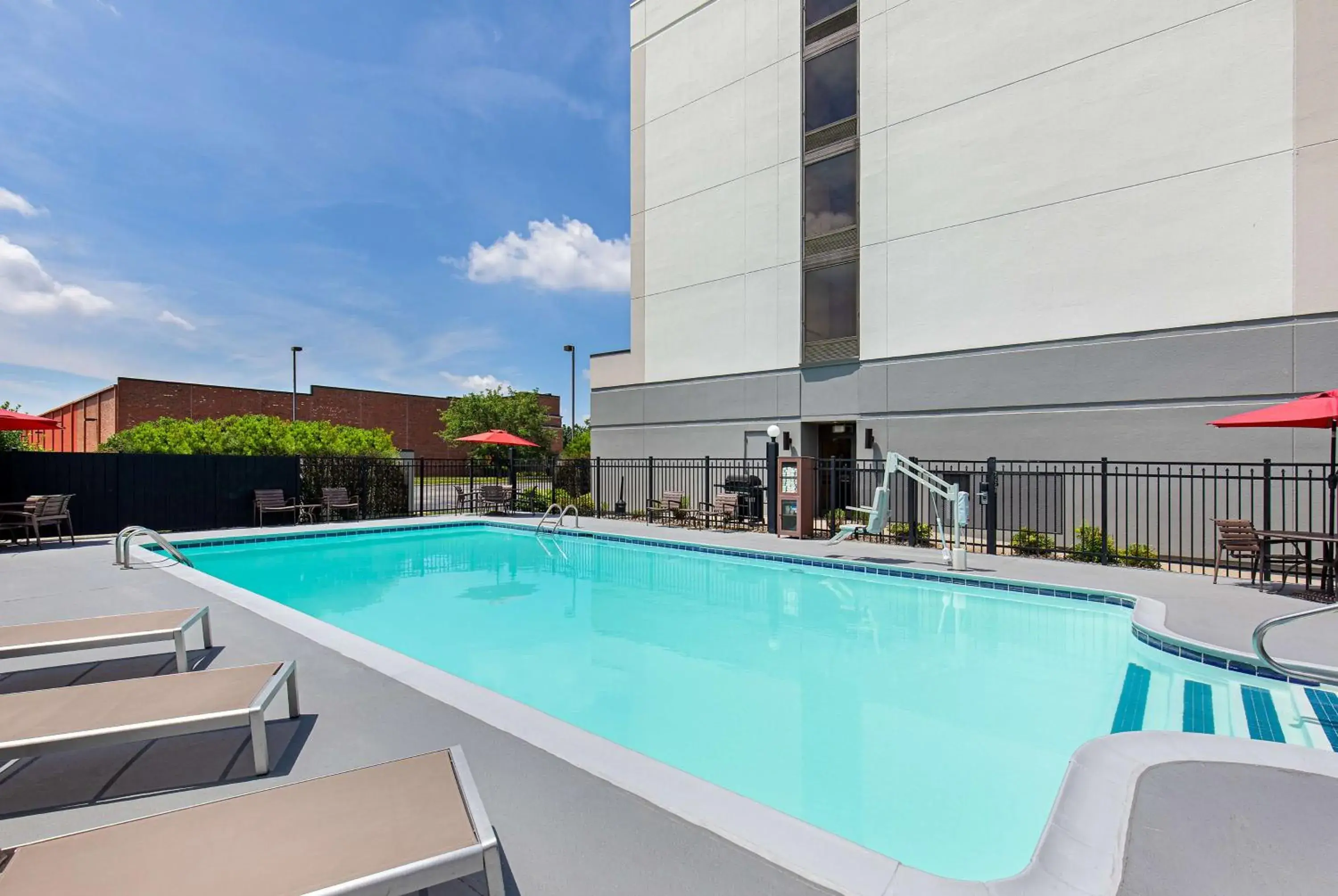 Swimming pool in Hyatt Place Louisville-East Swimming pool in Hyatt Place Louisville-East
