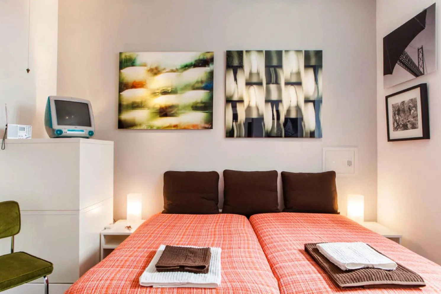 Bed in Art Gallery Apartment