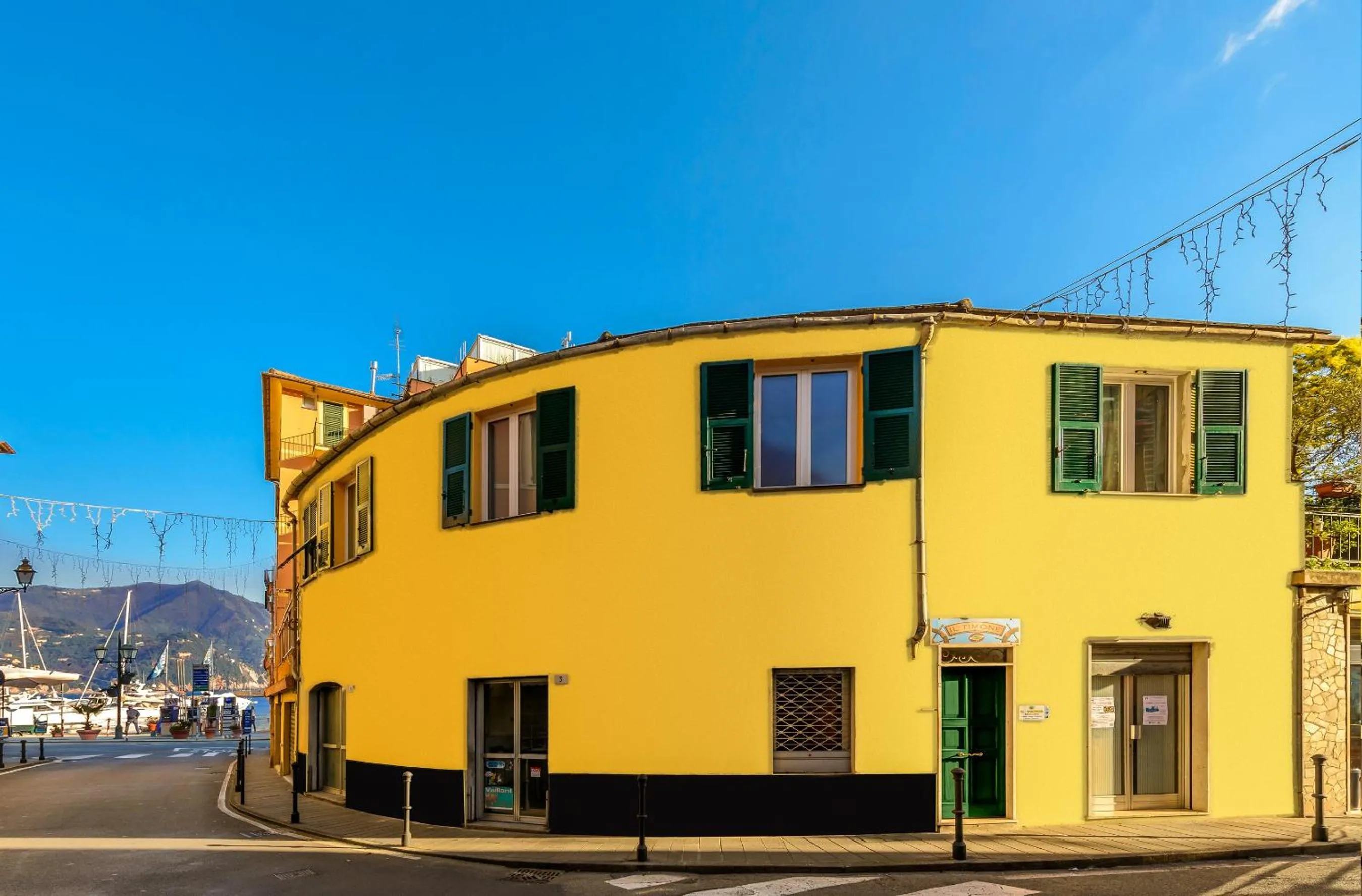 Property building in Il Timone