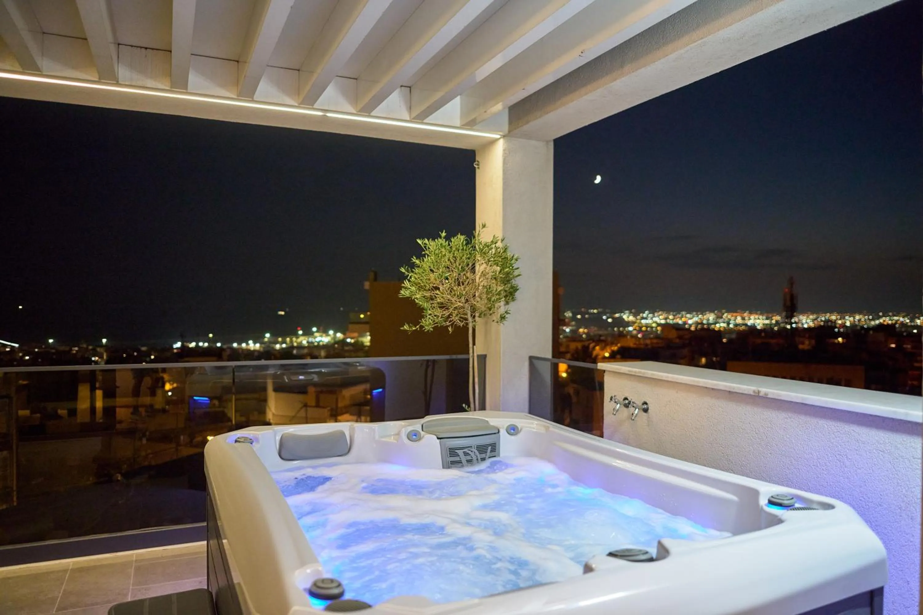 Hot Tub in SIGMA Suites Hotel