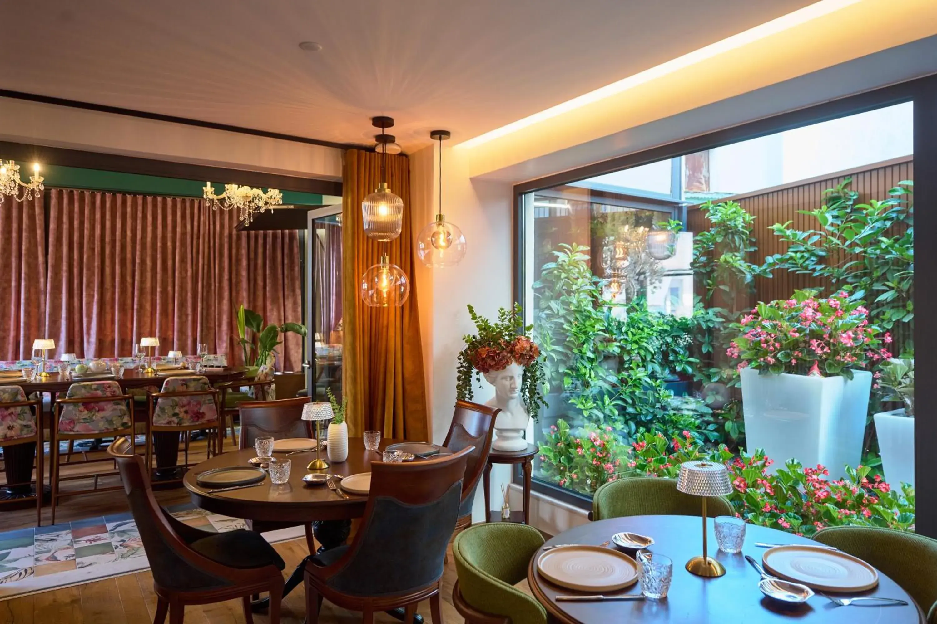 Restaurant/places to eat in SIGMA Suites Hotel Restaurant/places to eat in SIGMA Suites Hotel