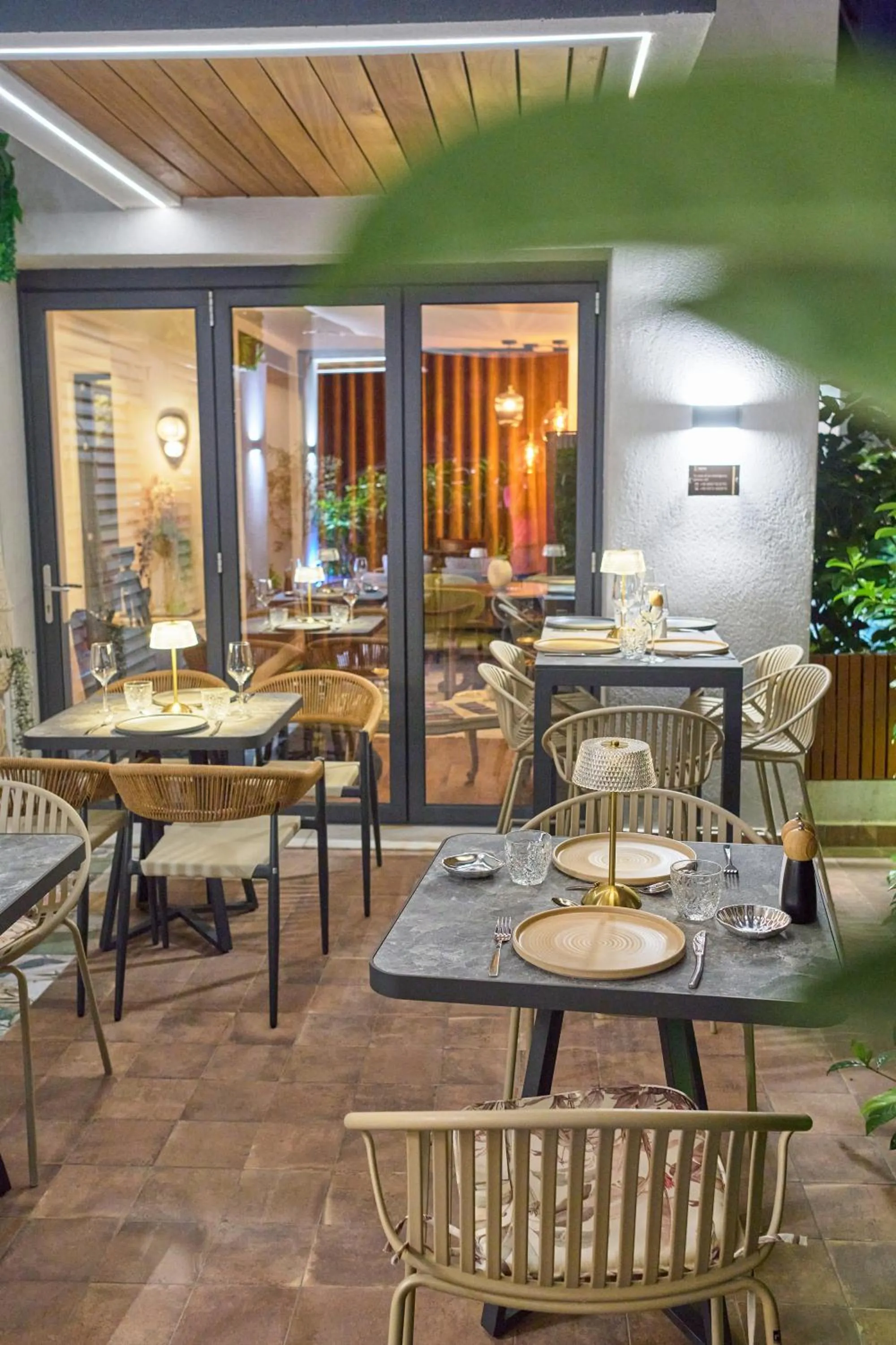 Restaurant/places to eat in SIGMA Suites Hotel