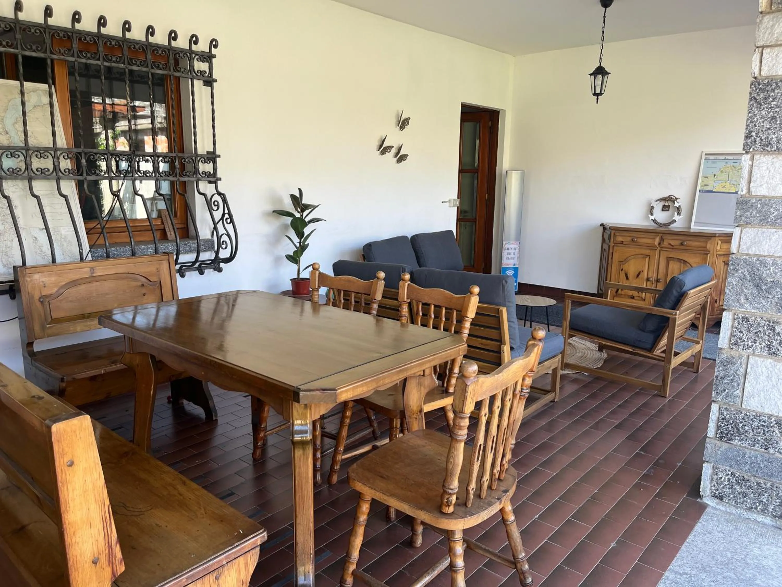 Patio in Bella Vita Guesthouse -parcheggio privato interno