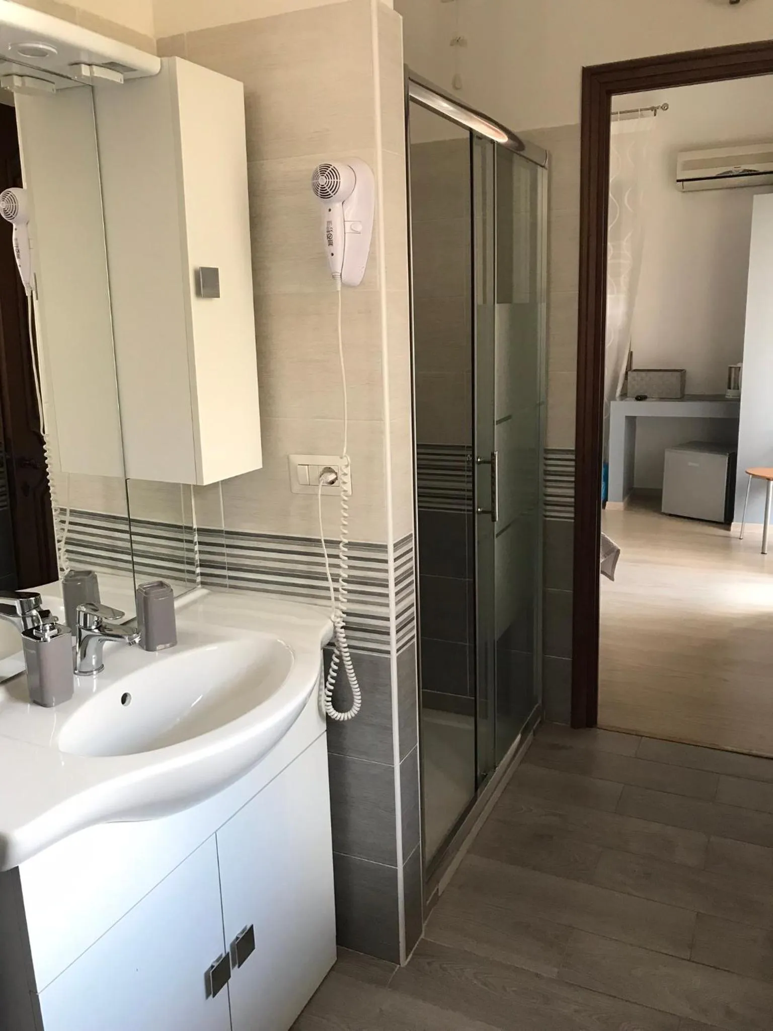 Toilet in Bella Vita Guesthouse -parcheggio privato interno