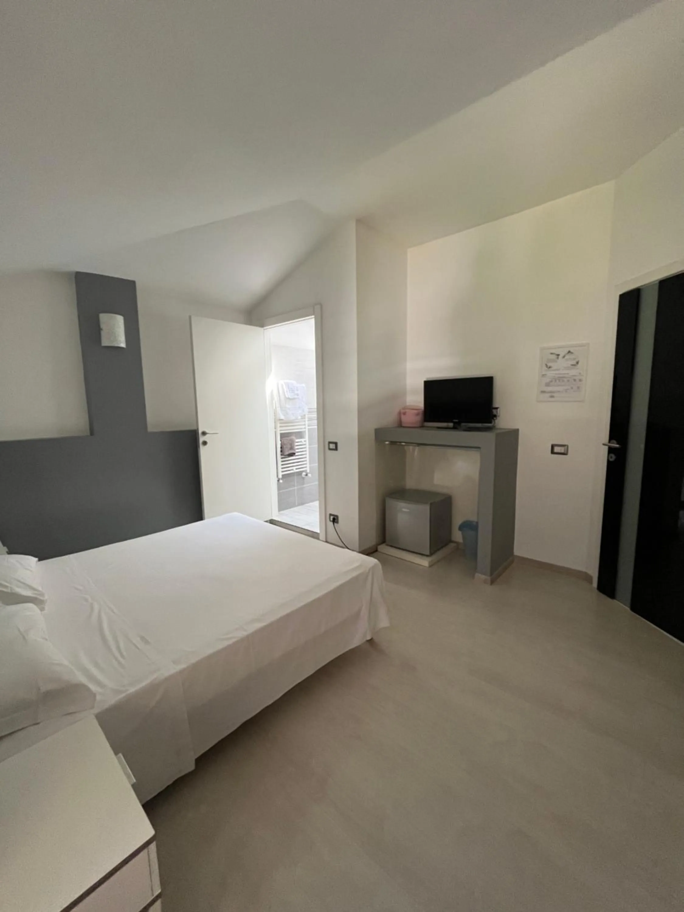 Photo of the whole room, Bed in Bella Vita Guesthouse -parcheggio privato interno