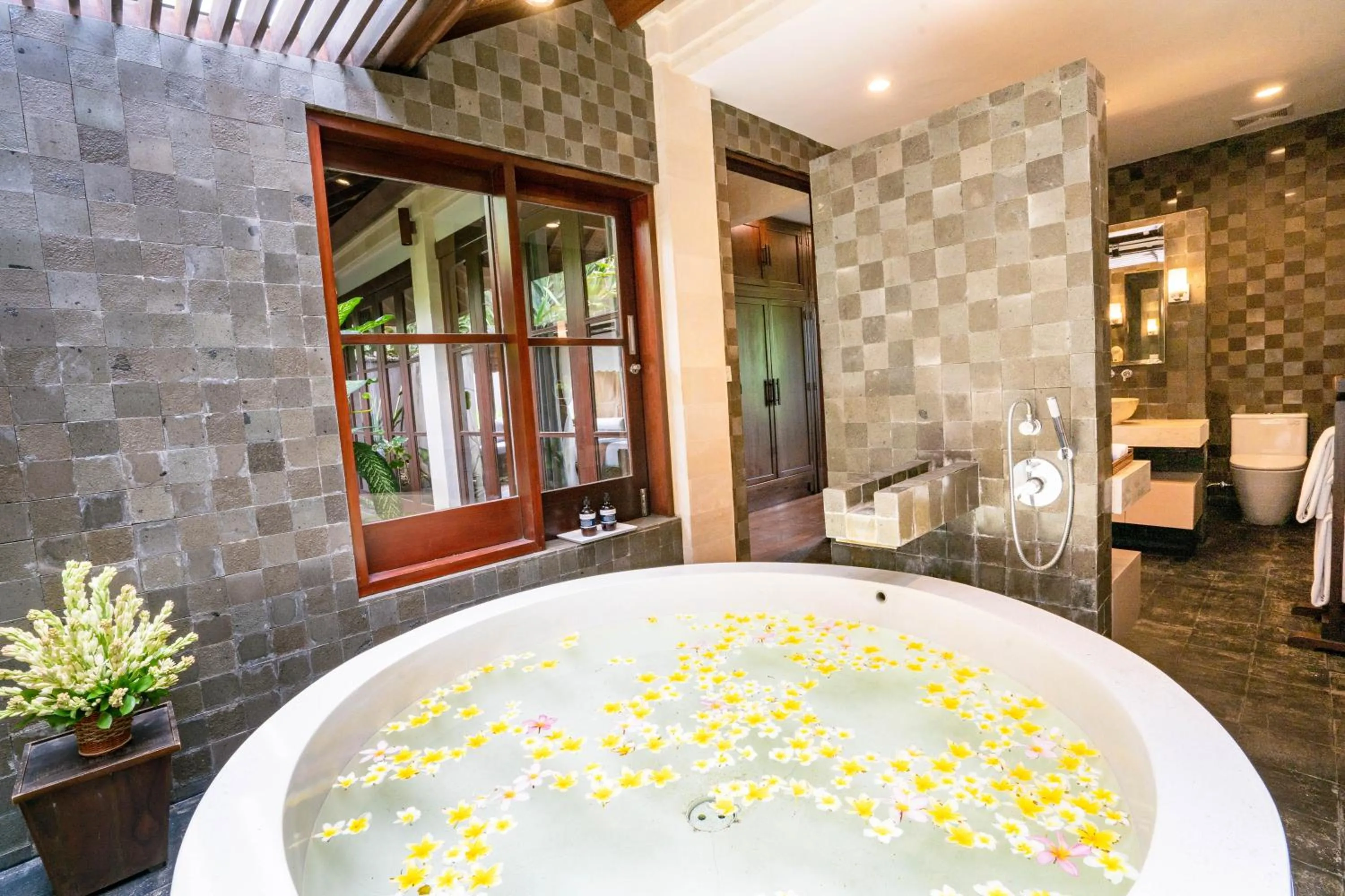 Toilet in Villa Pulung Jimbaran by Nakula