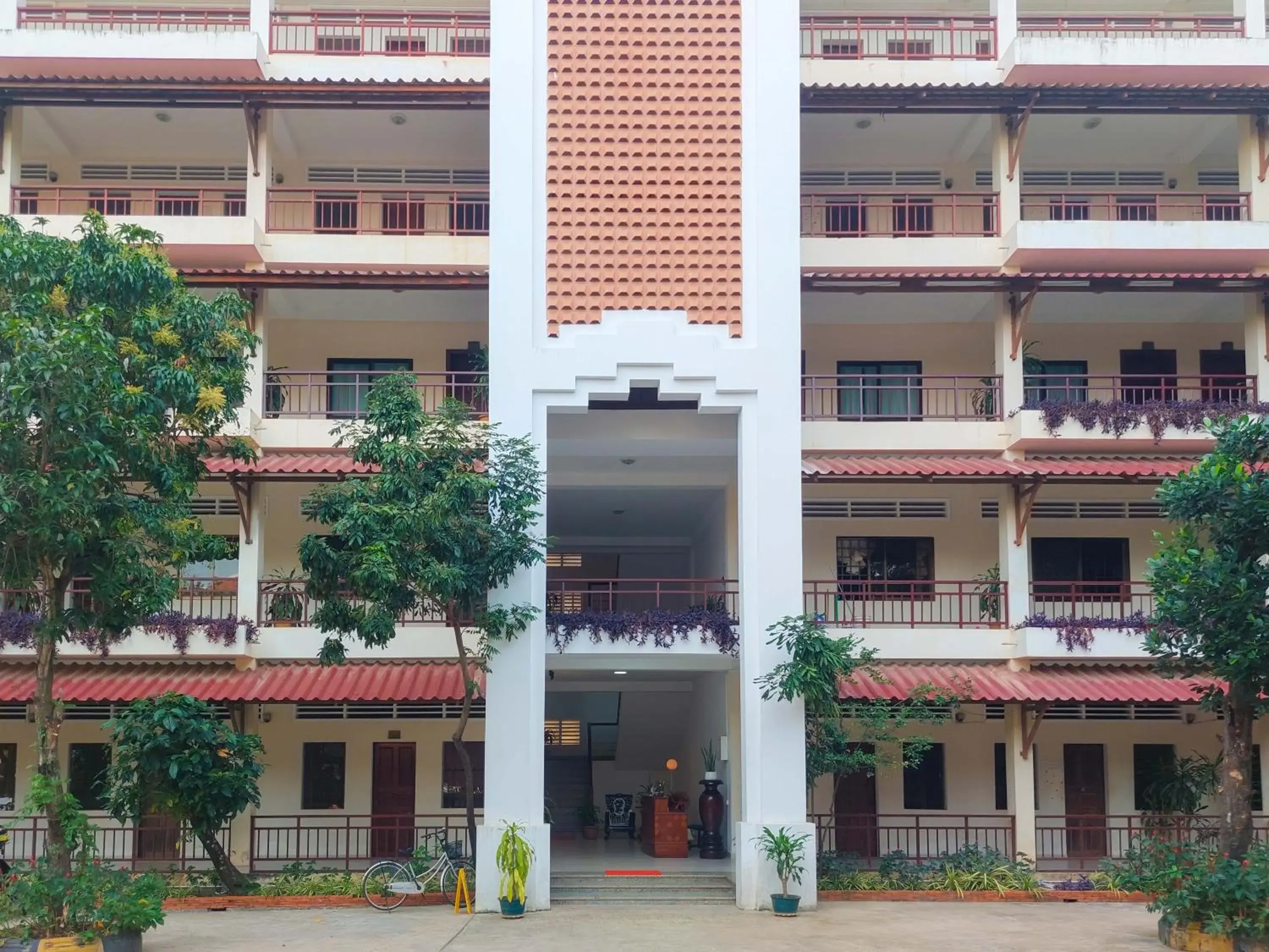 Property building in Dara Express Inn by Angkor Green Gardens Property building in Dara Express Inn by Angkor Green Gardens