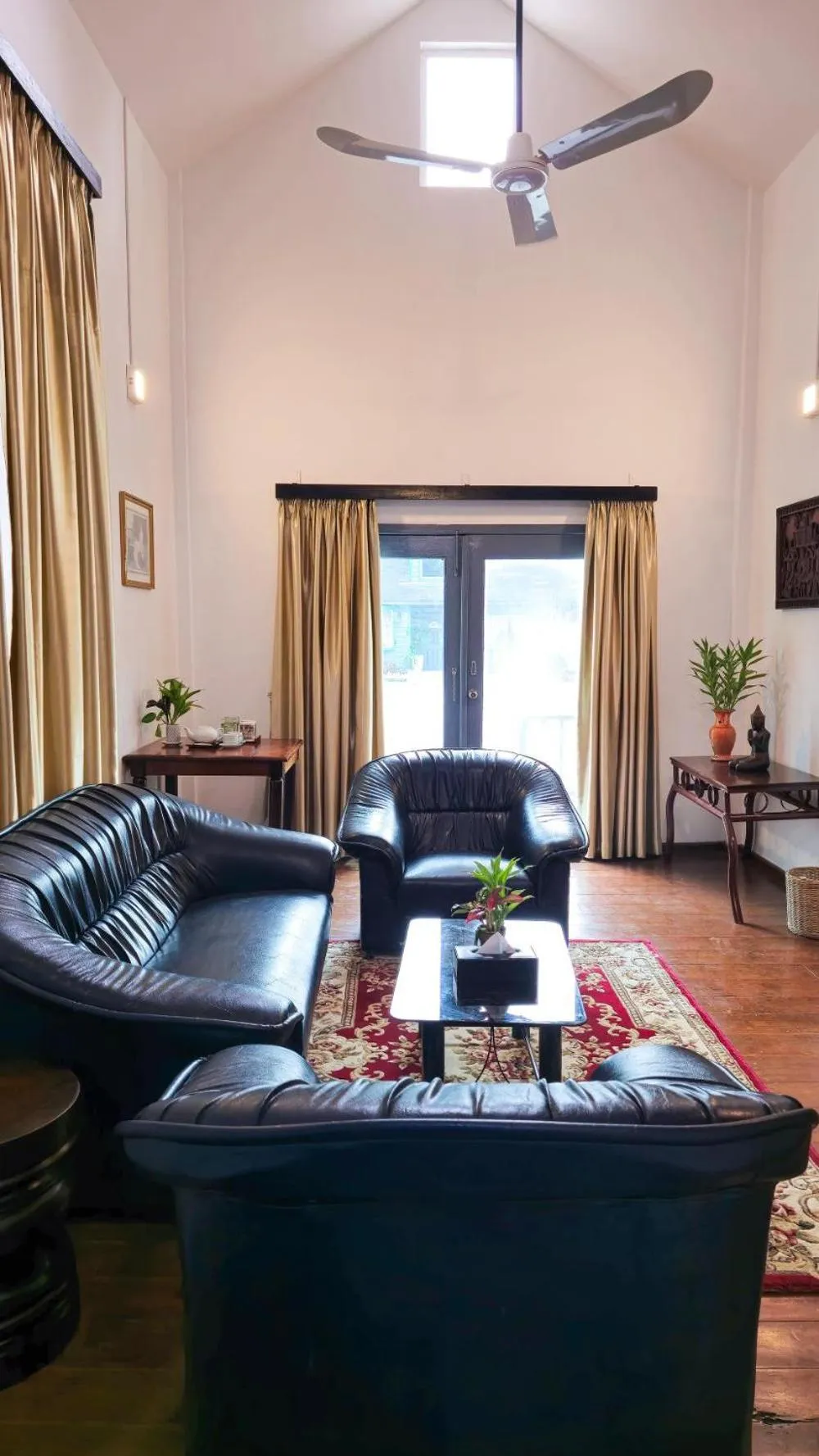 Living room in Dara Express Inn by Angkor Green Gardens