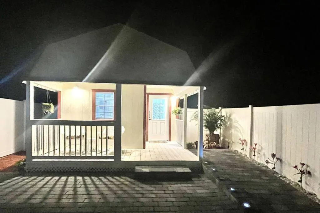 The Tiny Cottage in the Springs/ Central FL