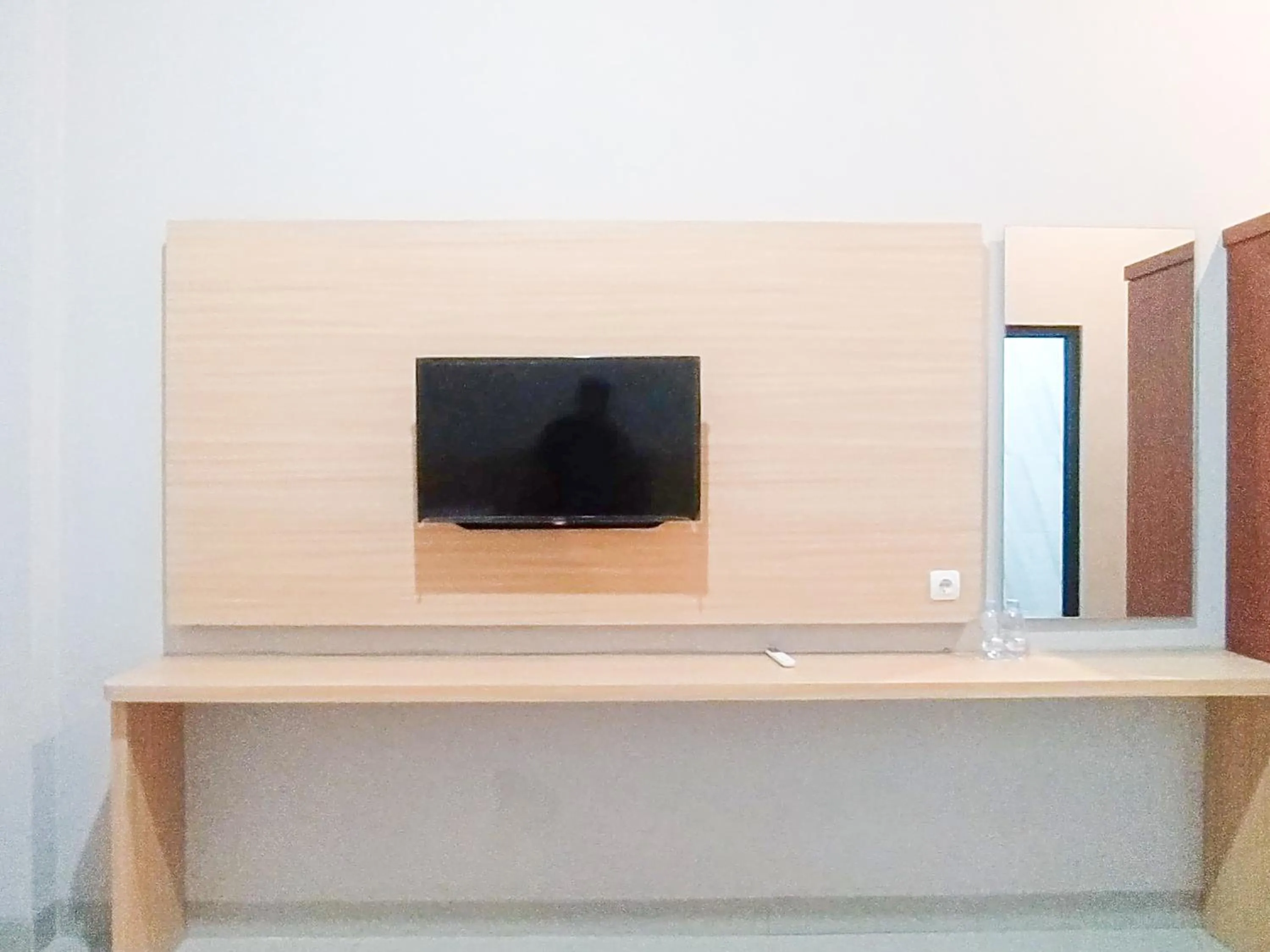 Standard Twin Room in RedDoorz Syariah near Alun Alun Tegal 2