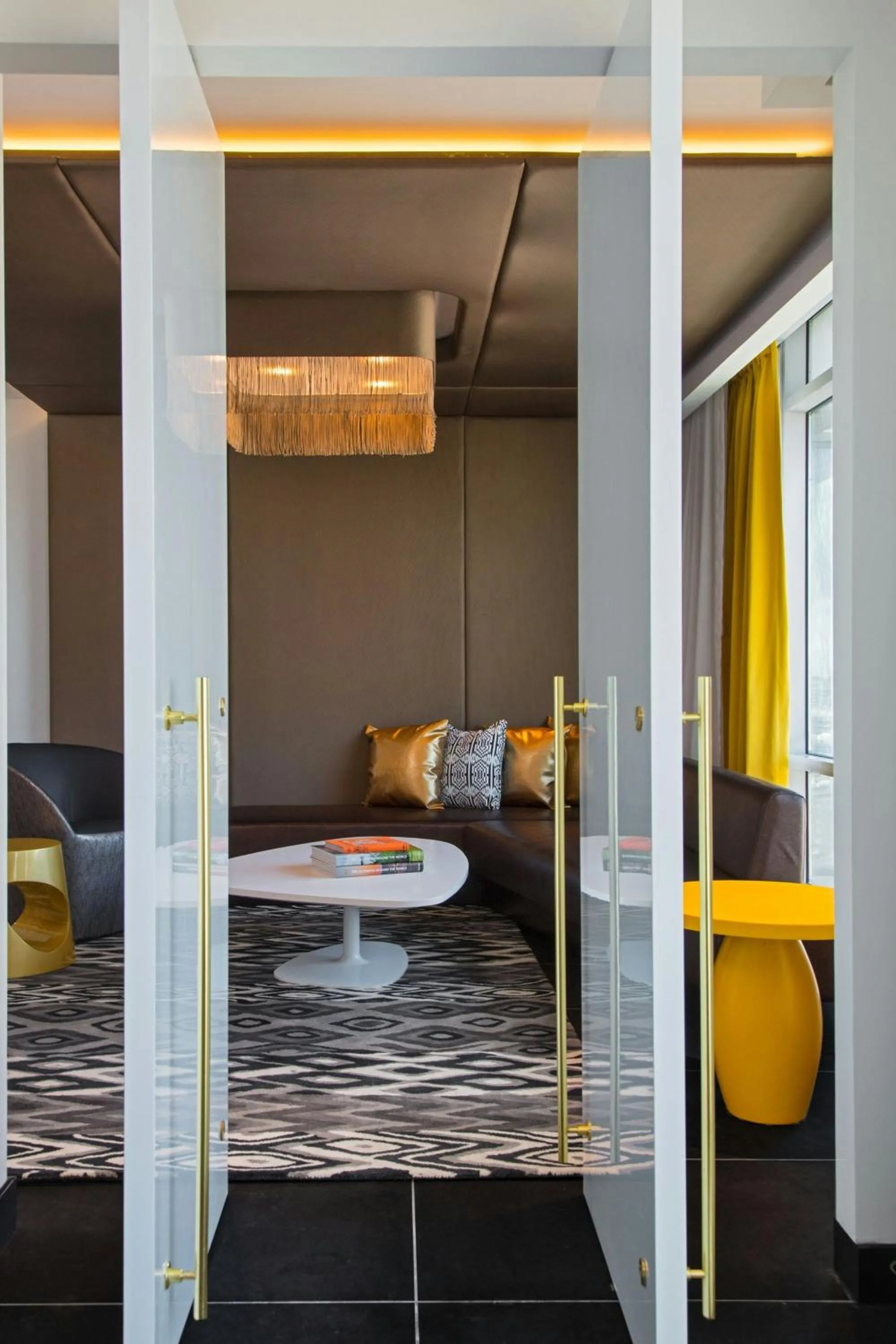 Photo of the whole room in W Bogota