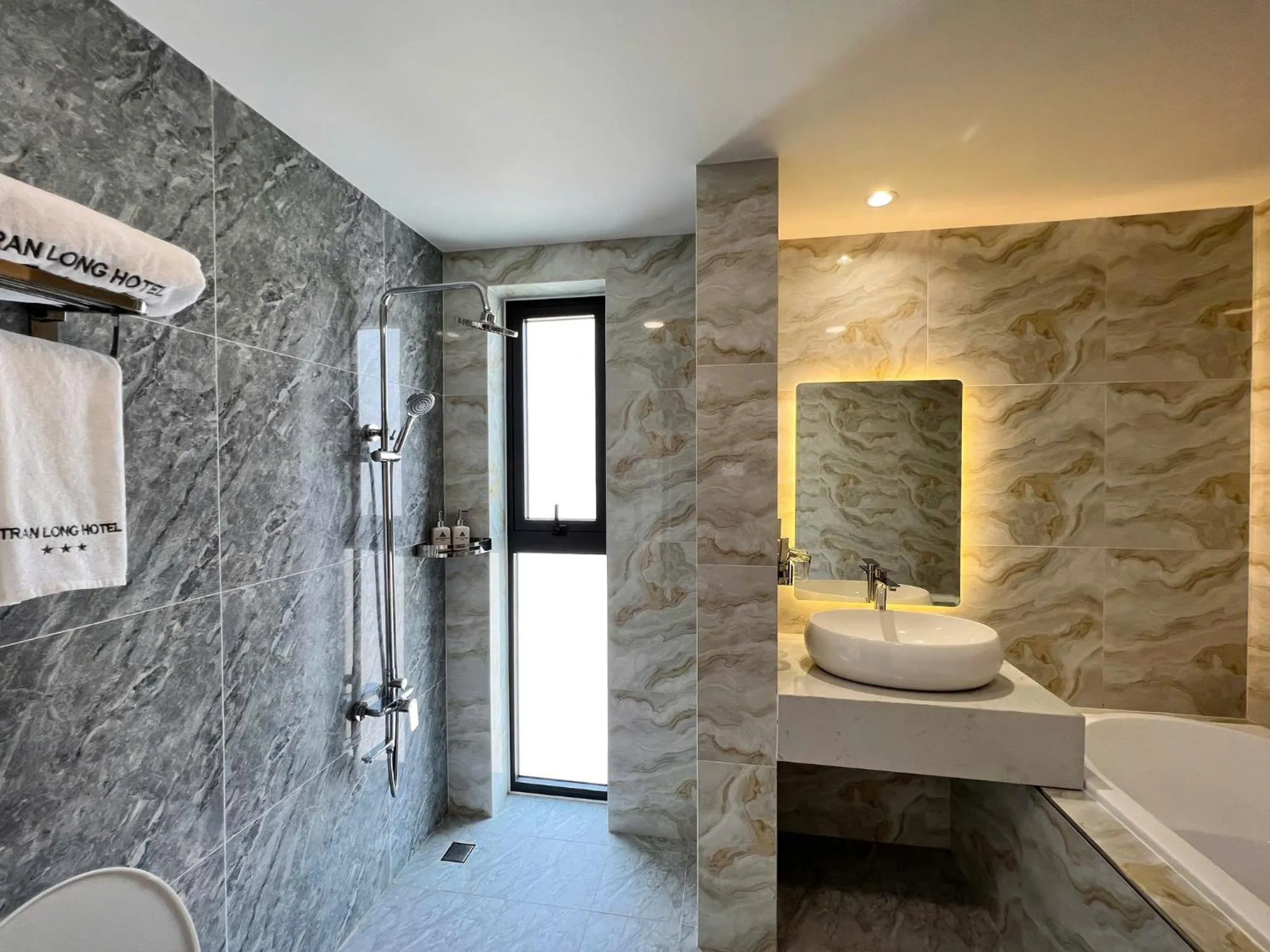 Bathroom, Bed in Tran Long Hotel Quan 12