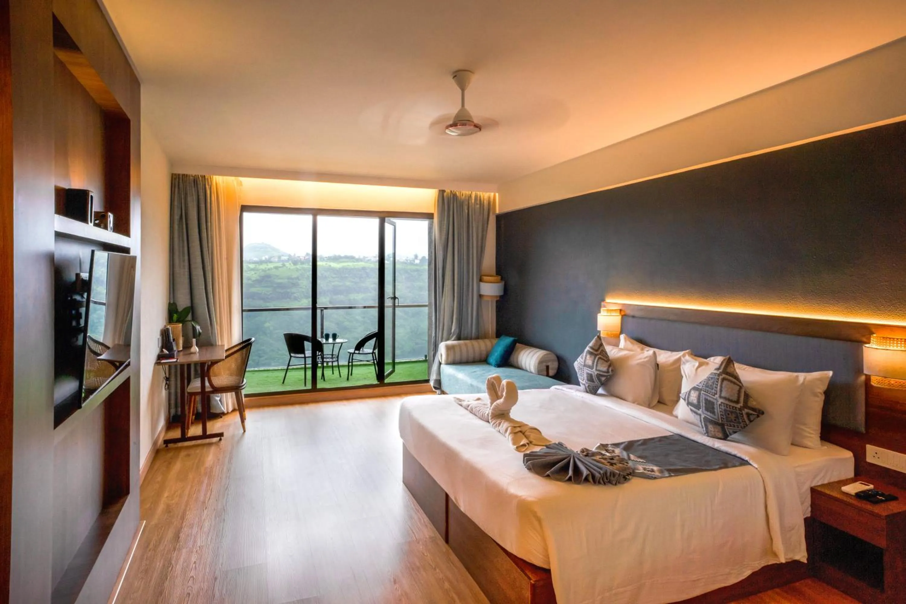 Bed in Ikshana Resort and Spa, Khandala