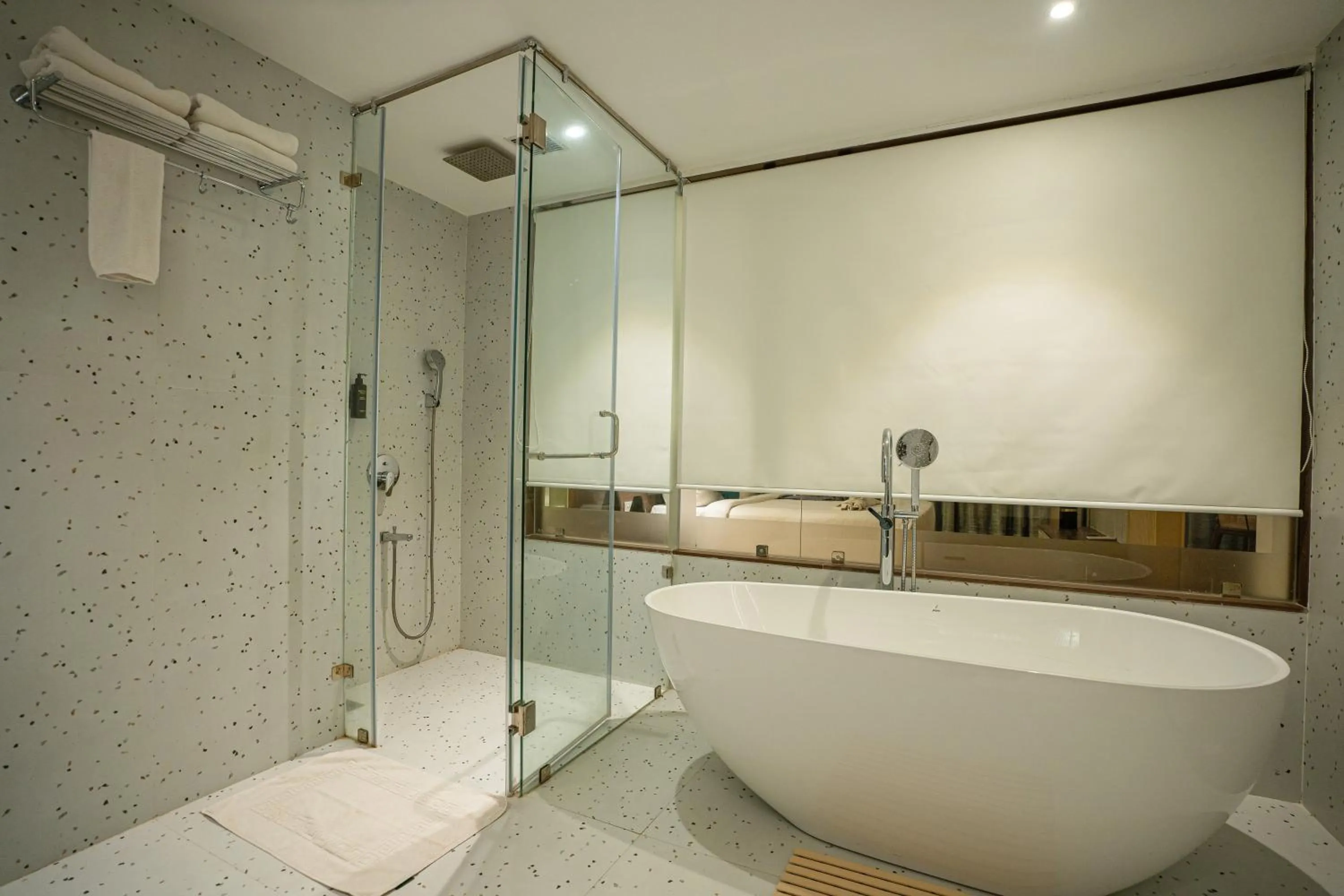 Bath in Ikshana Resort and Spa, Khandala