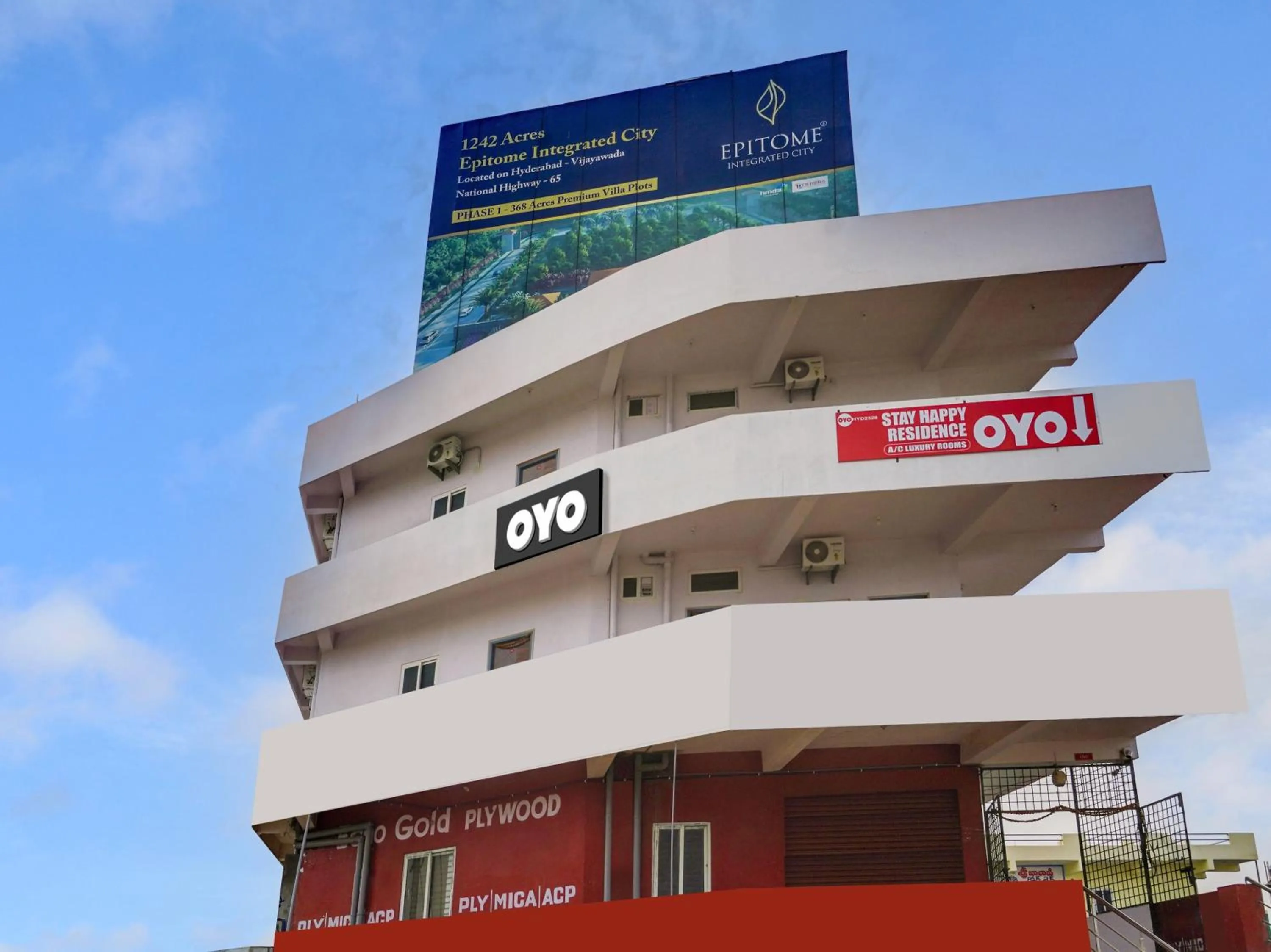 Facade/entrance in Hotel O Stay Happy