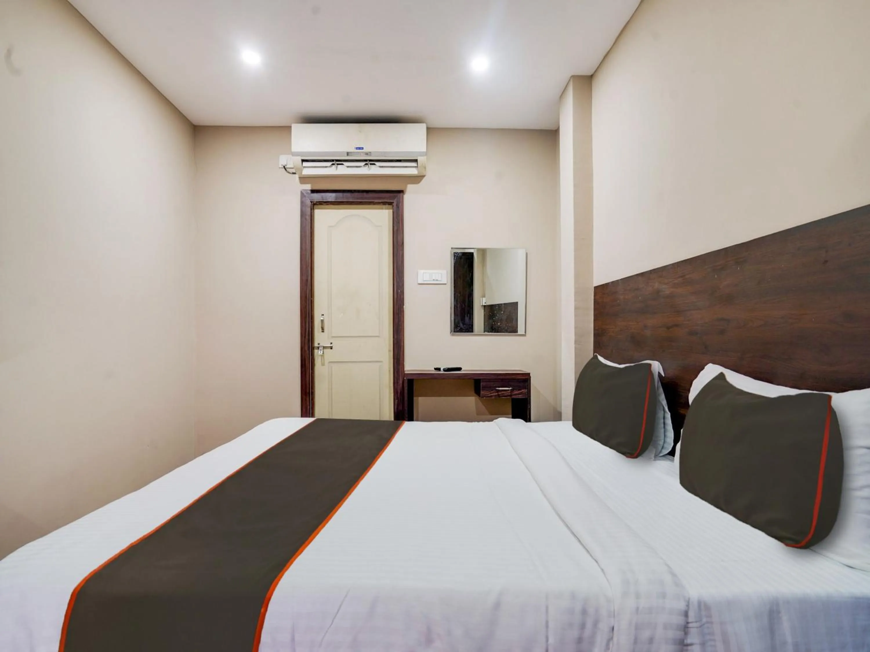 Bedroom, Bed in Super Collection O PNR COMFORT KHAIRATABAD