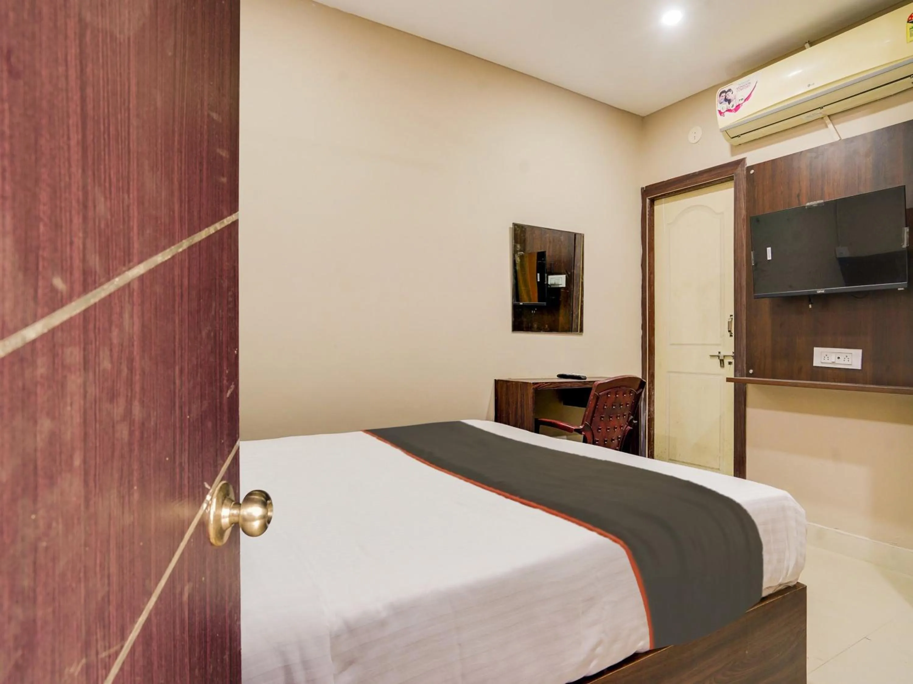 Bedroom, Bed in Super Collection O PNR COMFORT KHAIRATABAD