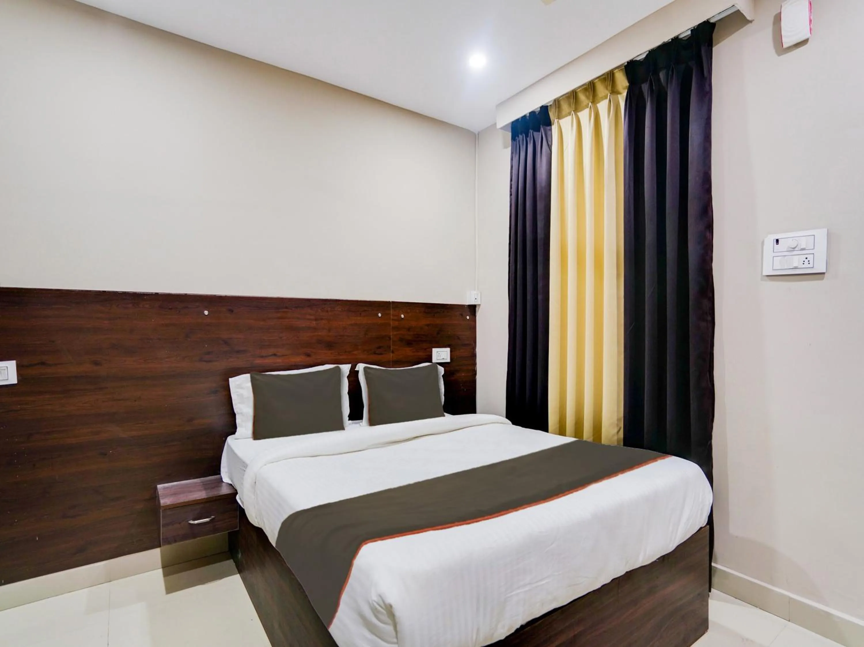 Lobby or reception, Bed in Super Collection O PNR COMFORT KHAIRATABAD