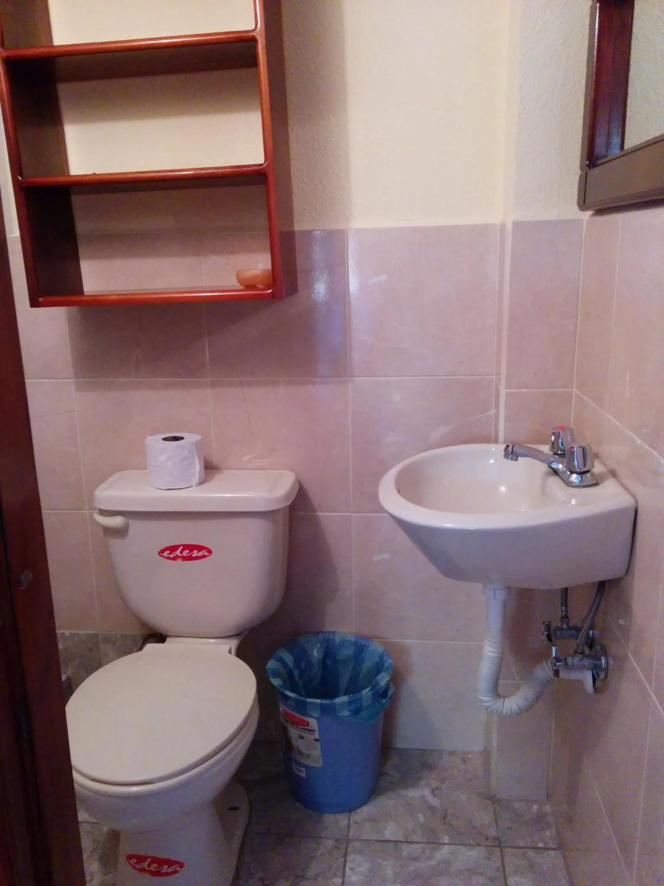 Bathroom in Hostal Curiñan