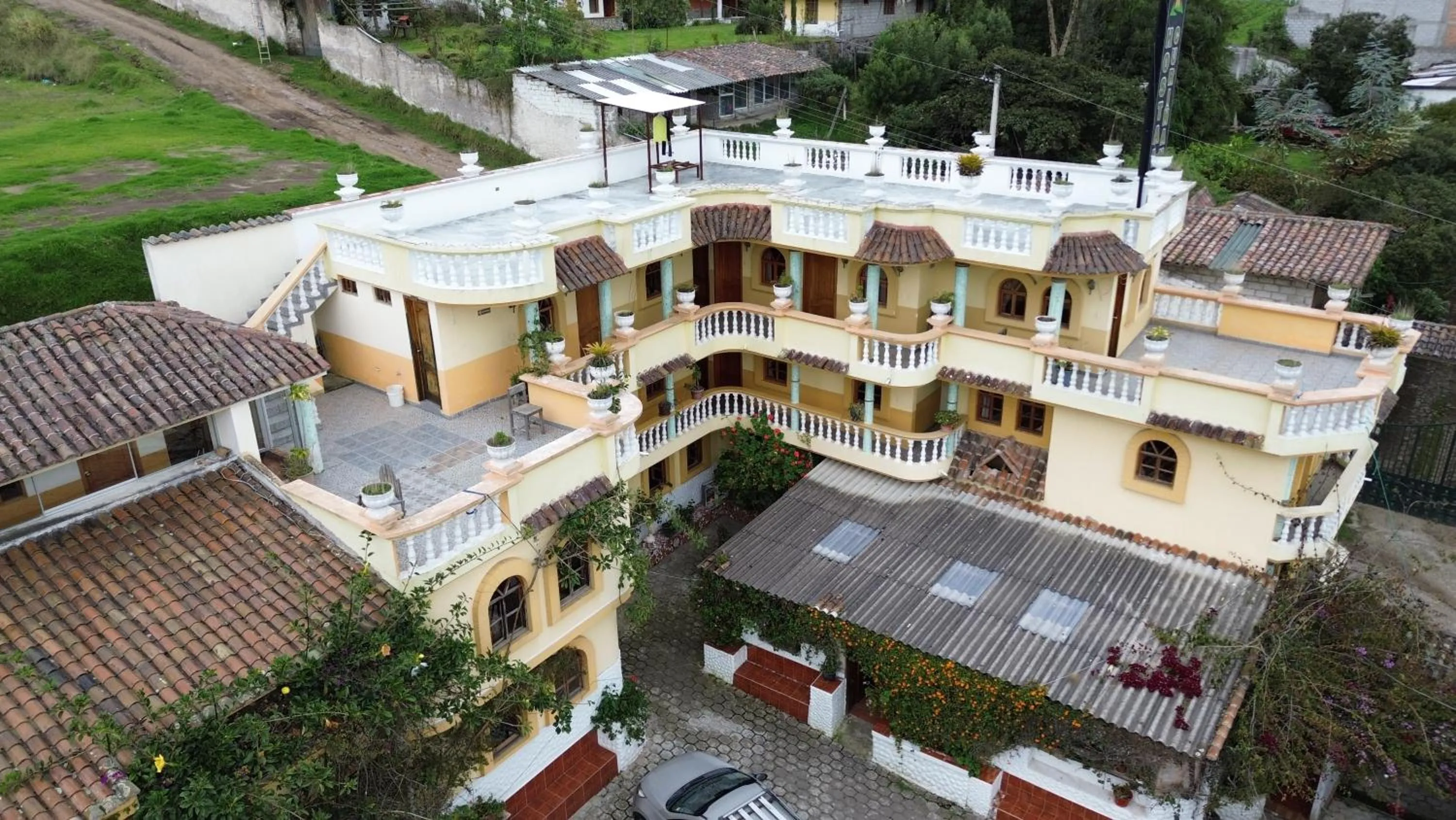 Property building in Hostal Curiñan