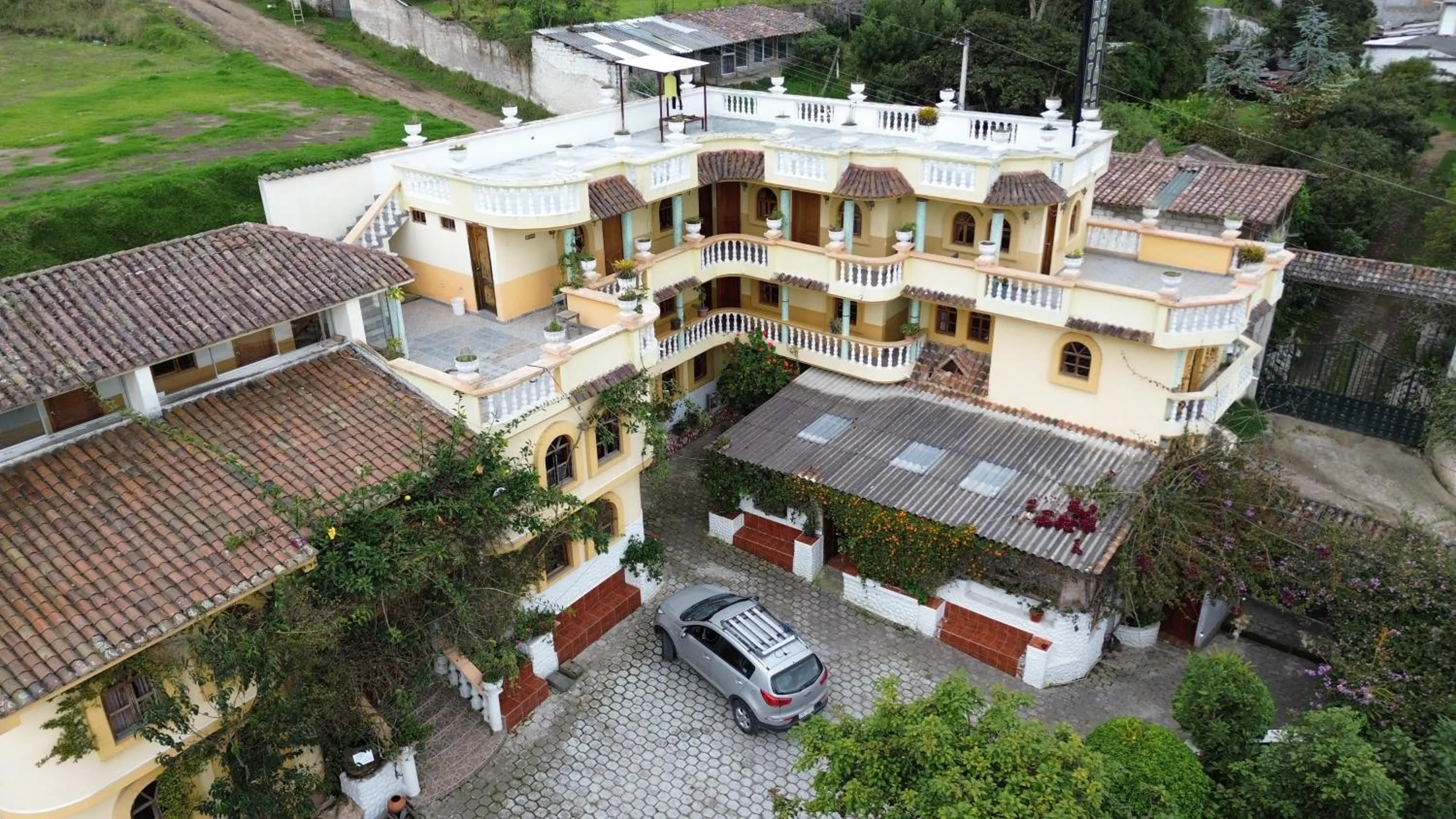 Property building in Hostal Curiñan