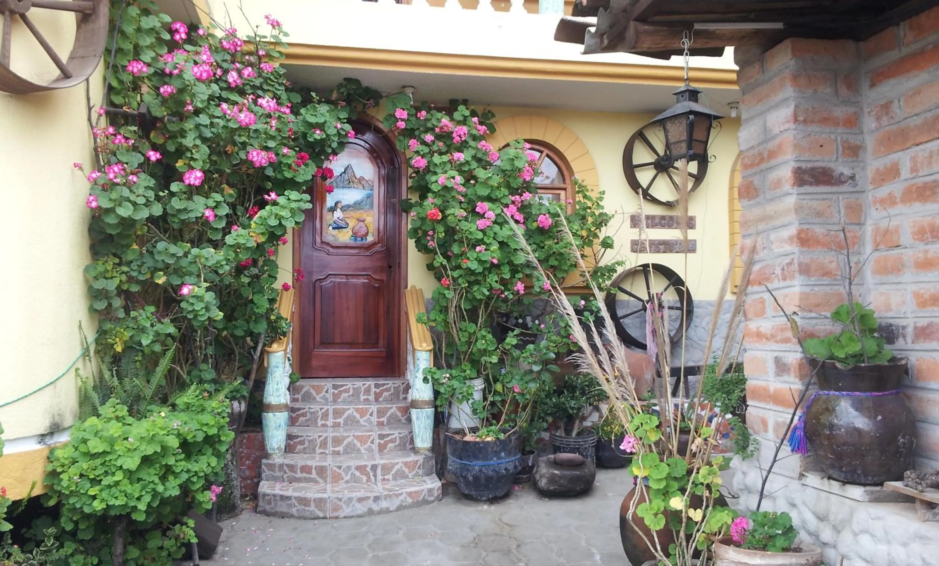 Facade/entrance in Hostal Curiñan