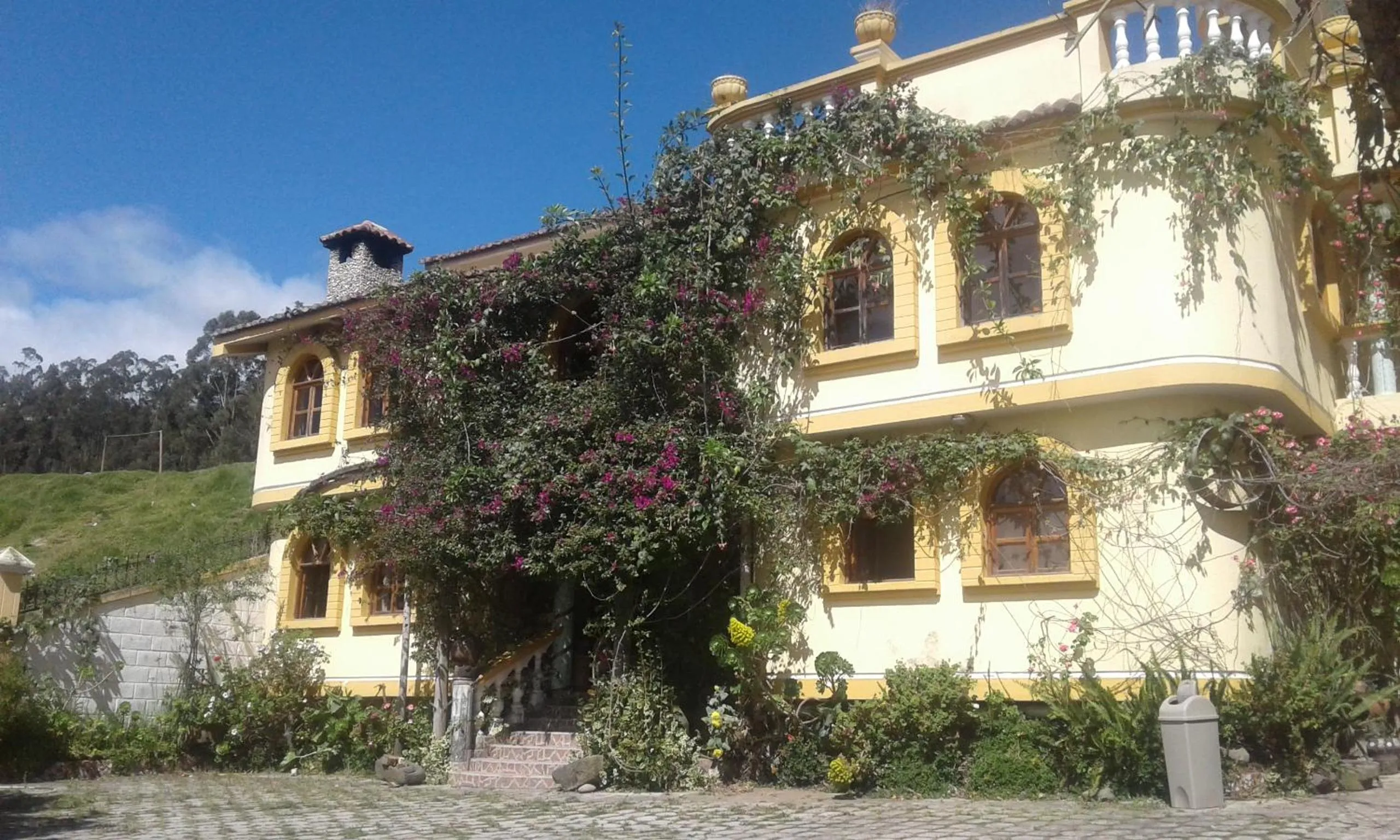 Property building in Hostal Curiñan