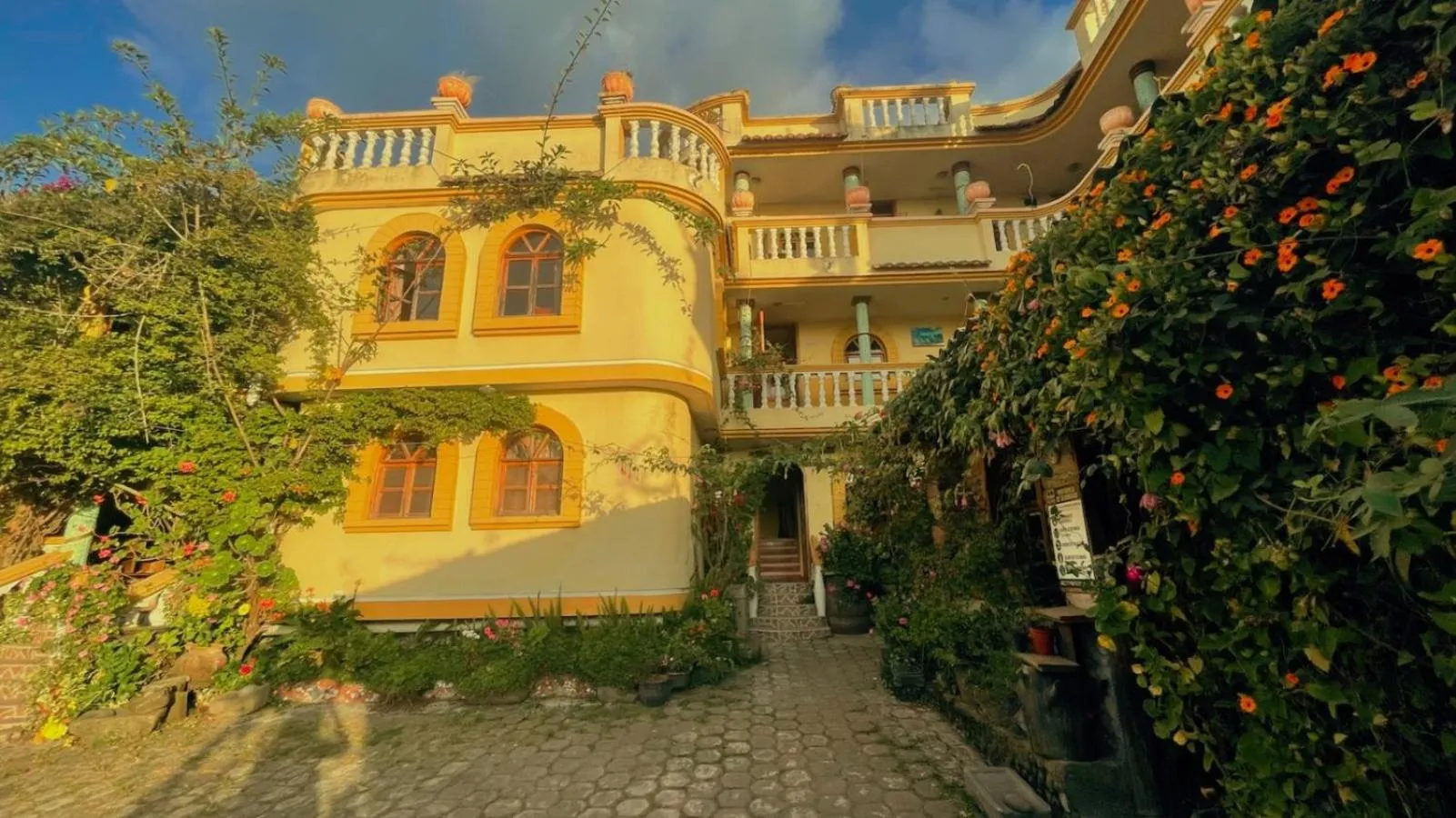 Property building in Hostal Curiñan