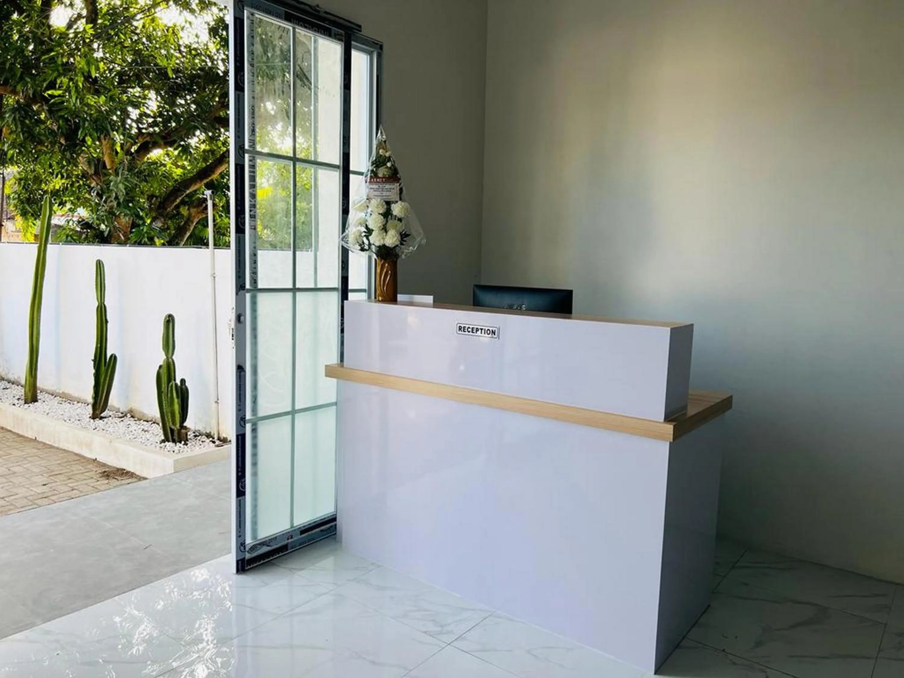 Lobby or reception in Urbanview Hotel Nimara Ngawi by RedDoorz