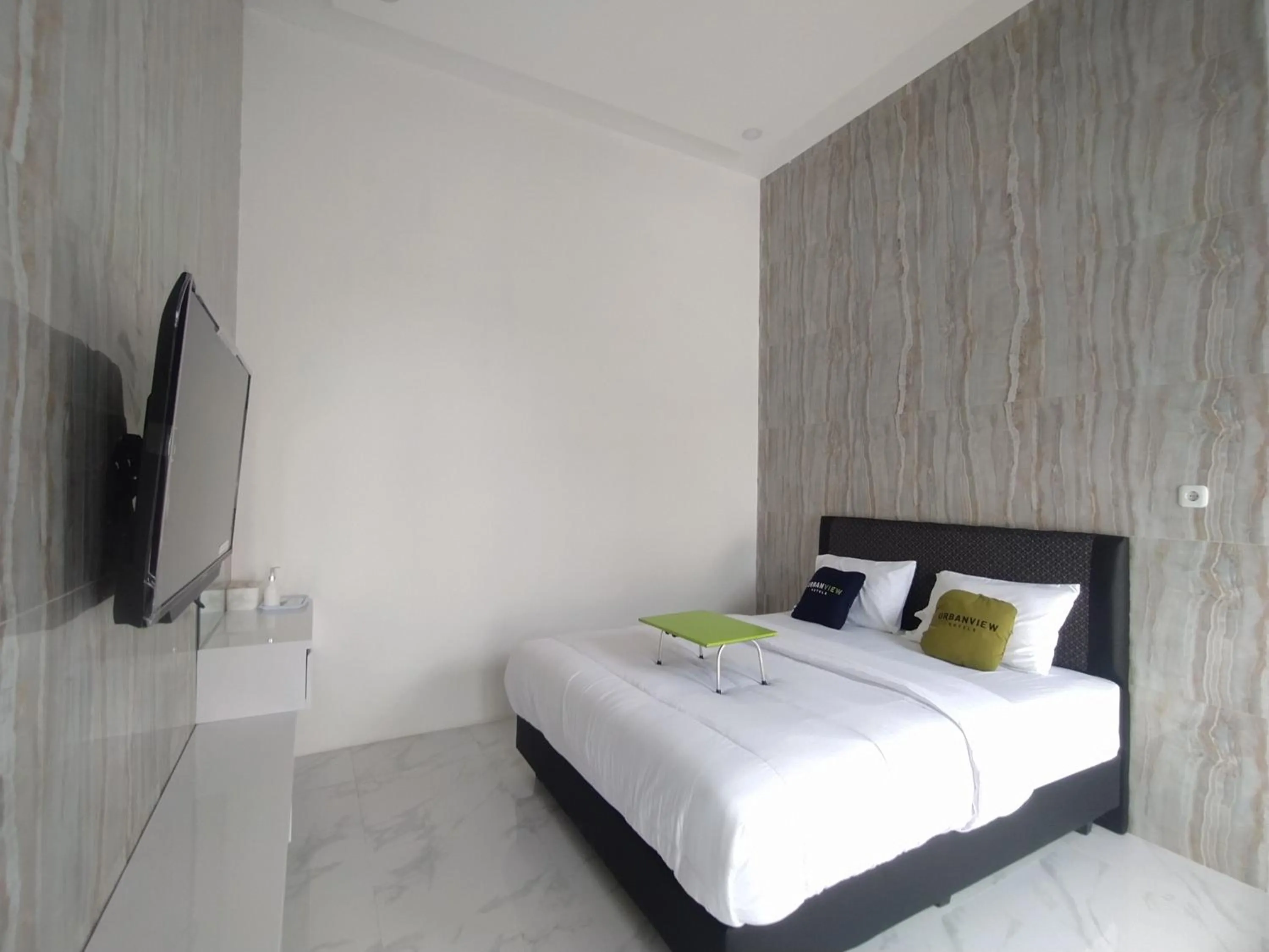 Bedroom, Bed in Urbanview Hotel Nimara Ngawi by RedDoorz