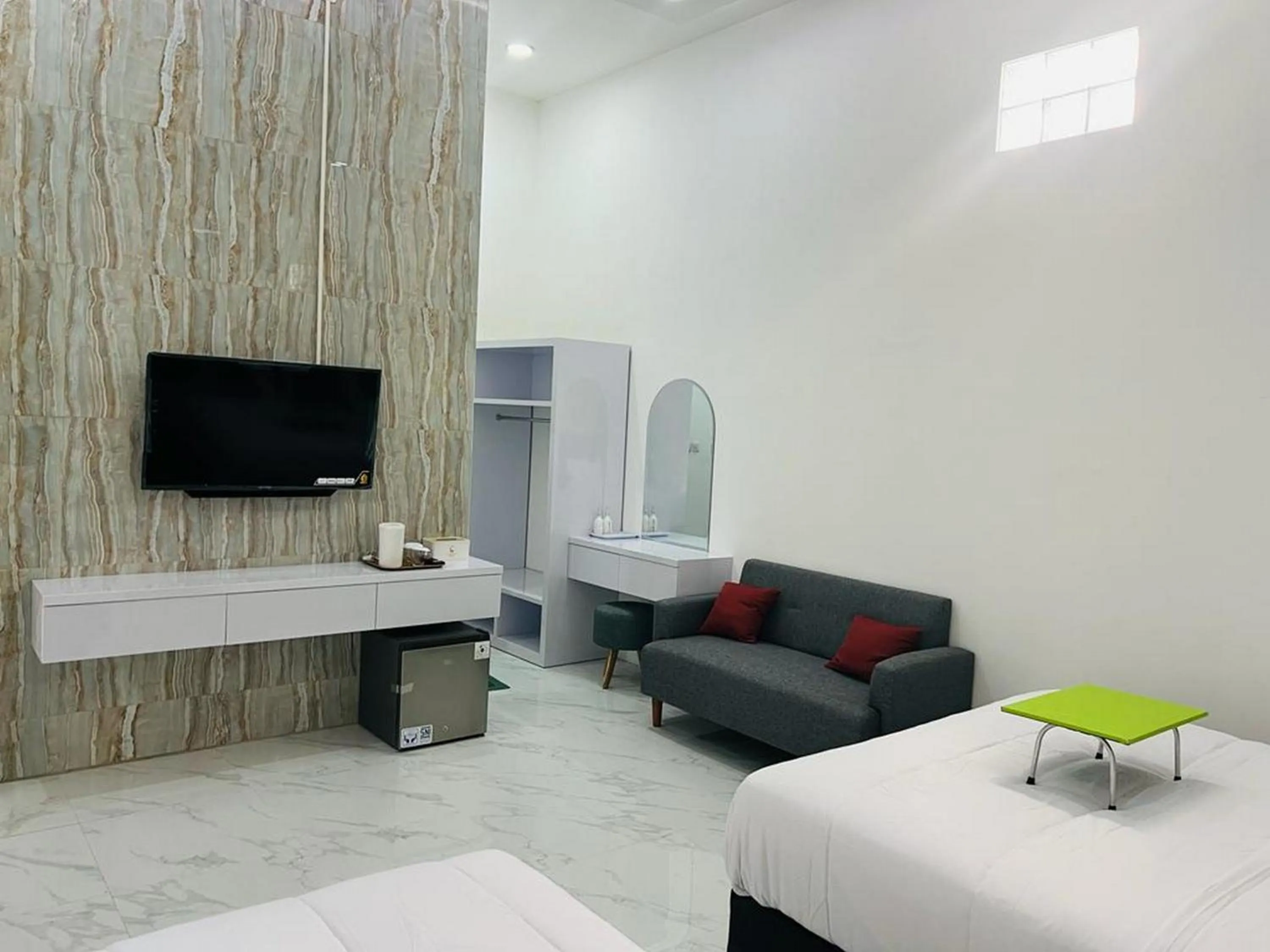 TV and multimedia in Urbanview Hotel Nimara Ngawi by RedDoorz