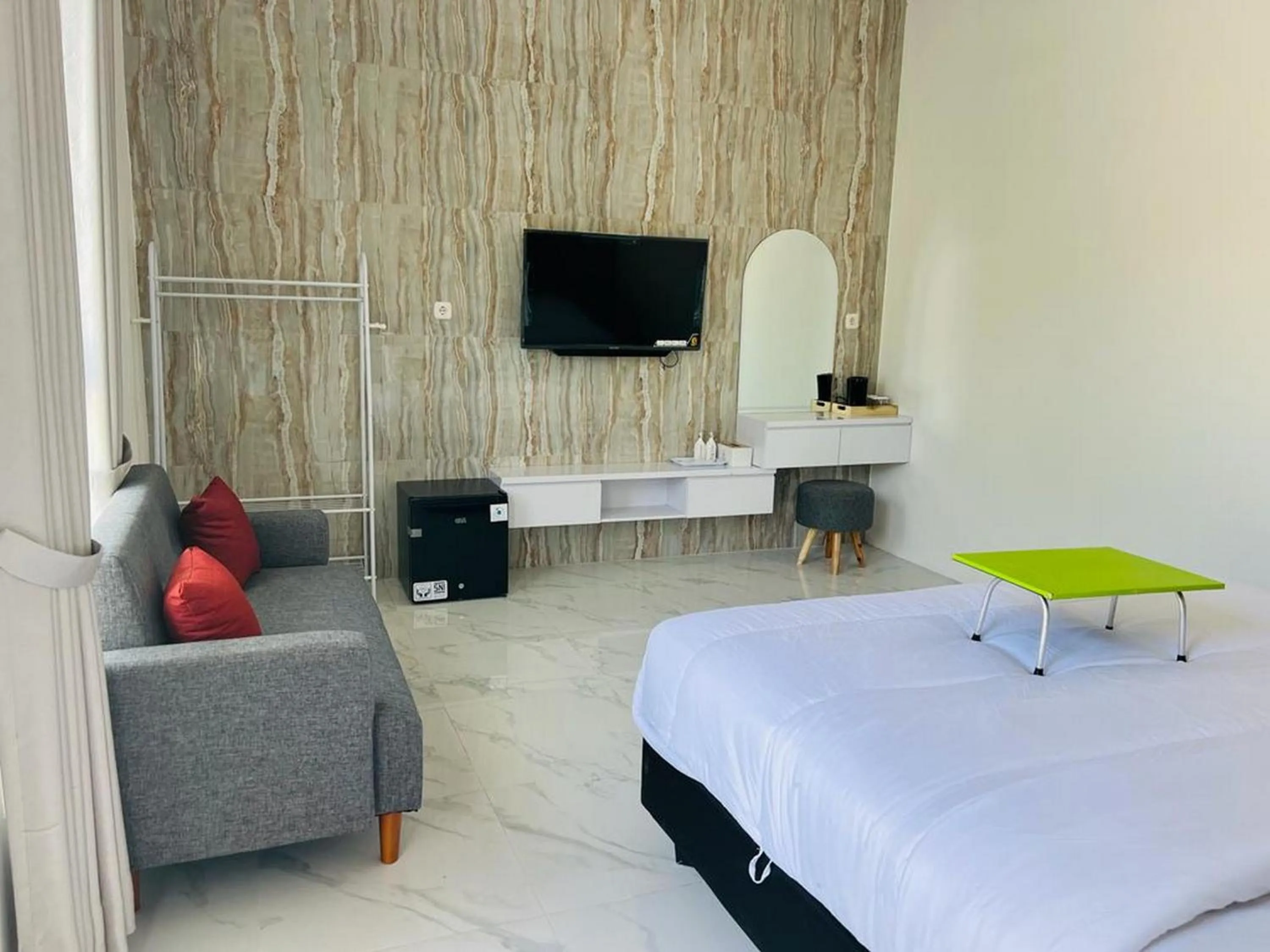 Bedroom, Bed in Urbanview Hotel Nimara Ngawi by RedDoorz