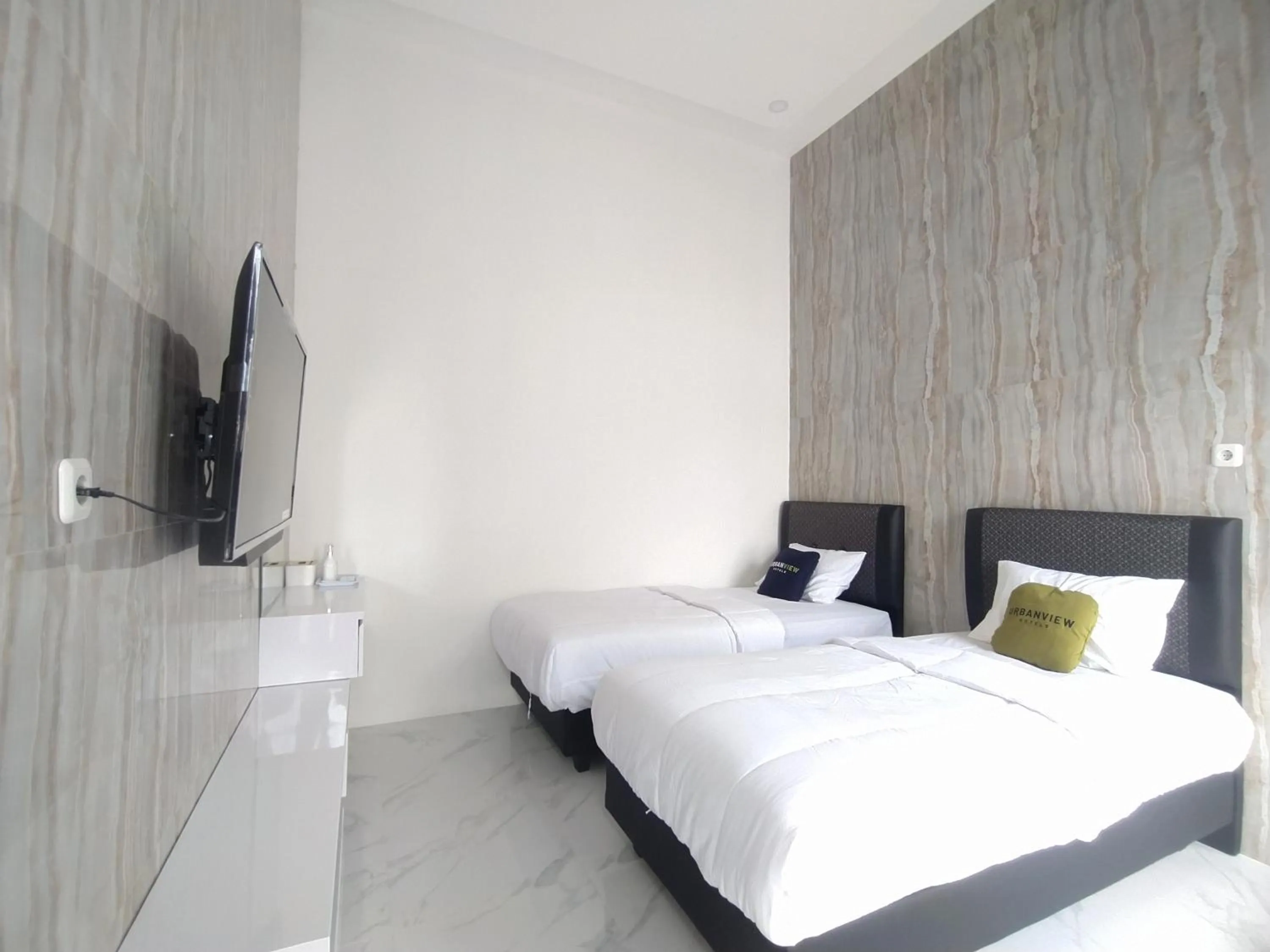 Bedroom, Bed in Urbanview Hotel Nimara Ngawi by RedDoorz