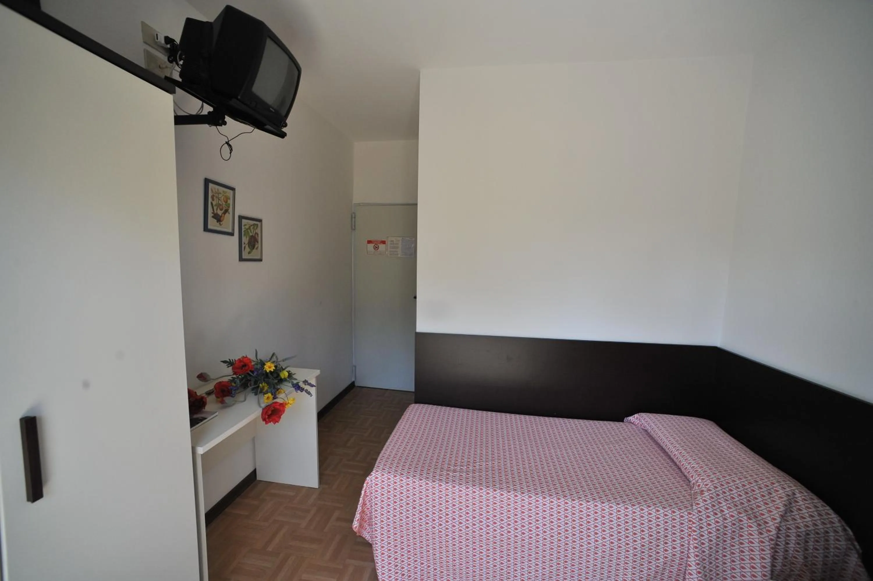 Photo of the whole room in Hotel Aspe