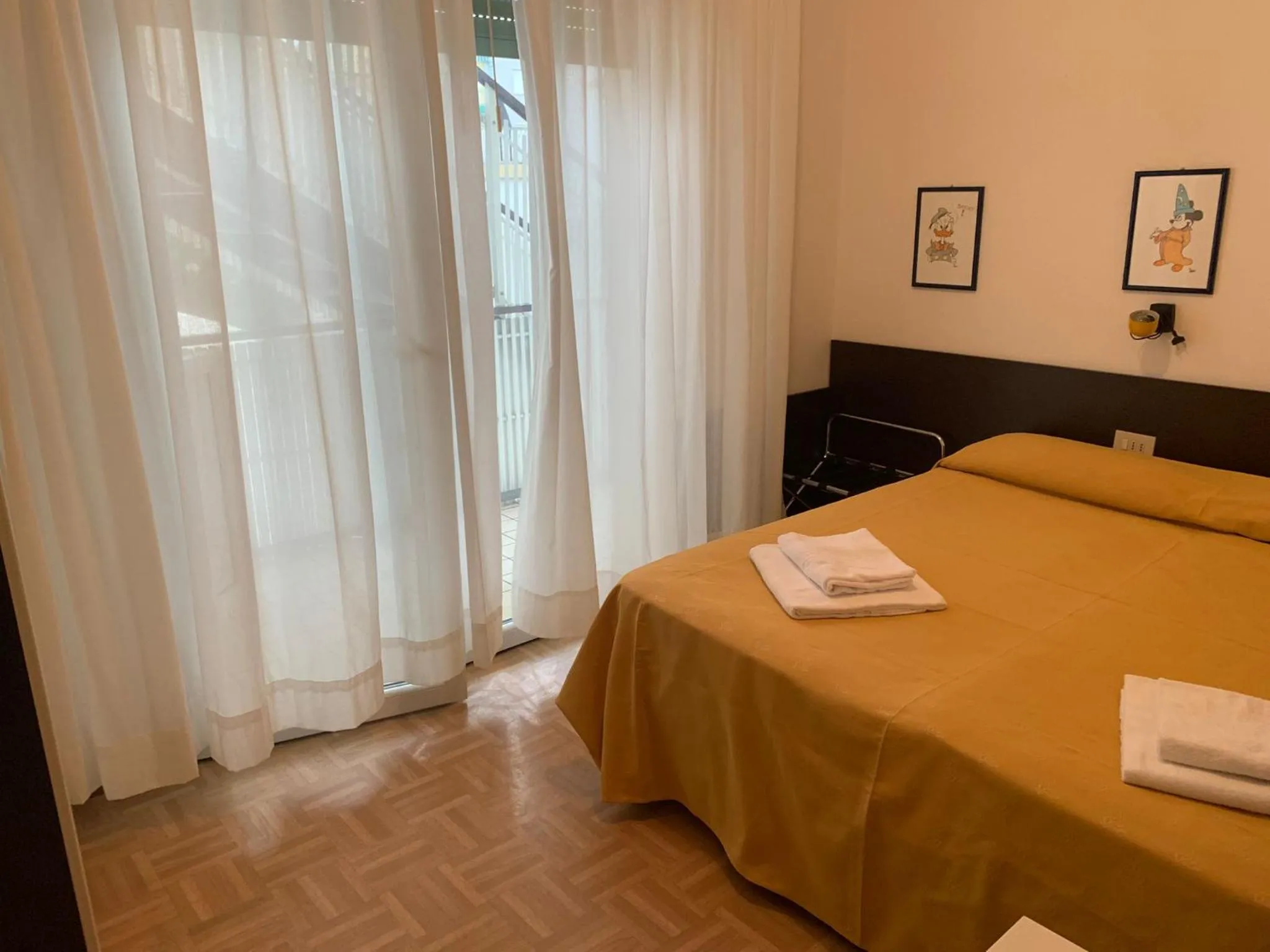 Photo of the whole room in Hotel Aspe