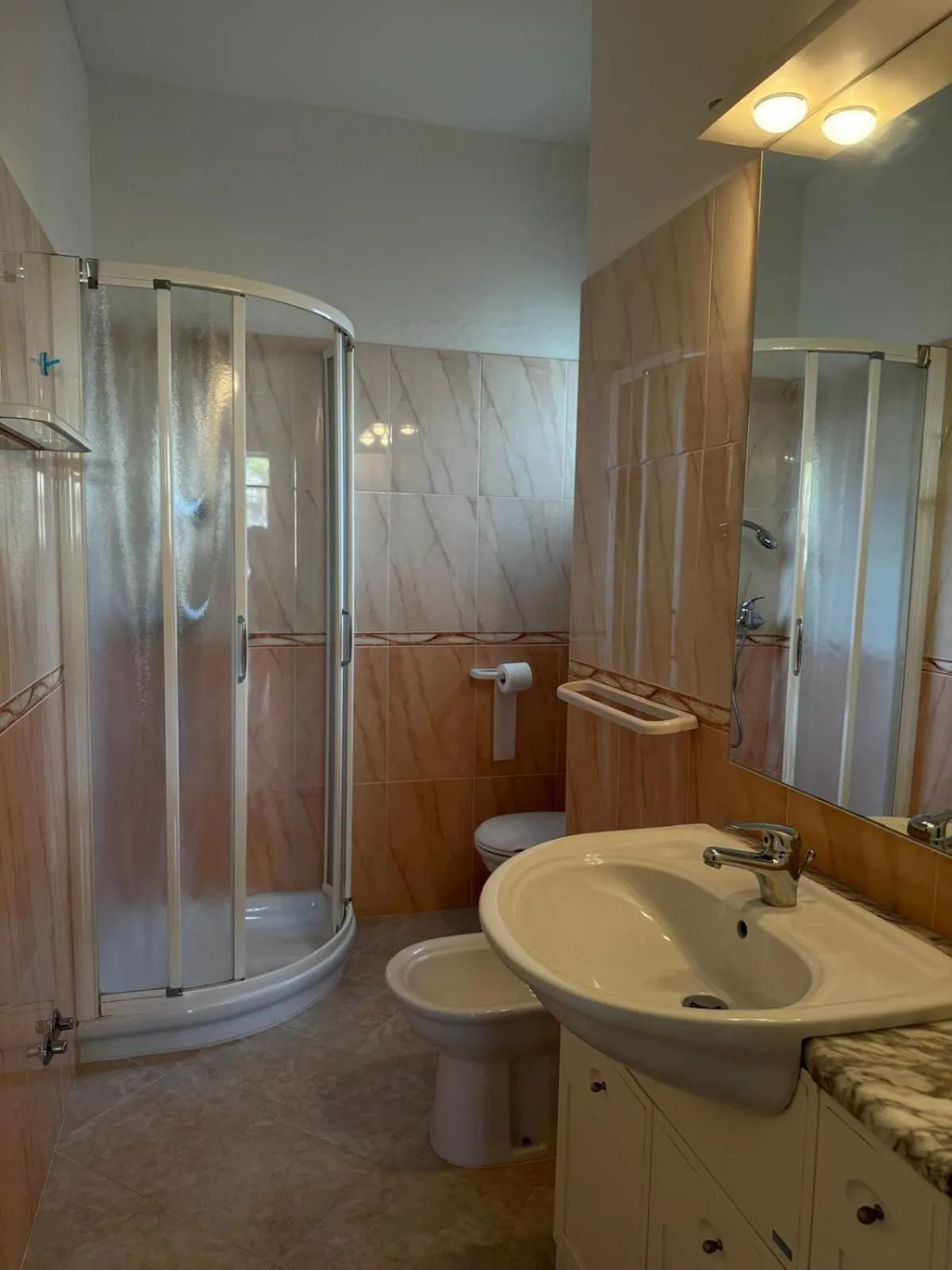 Shower in Hotel Aspe