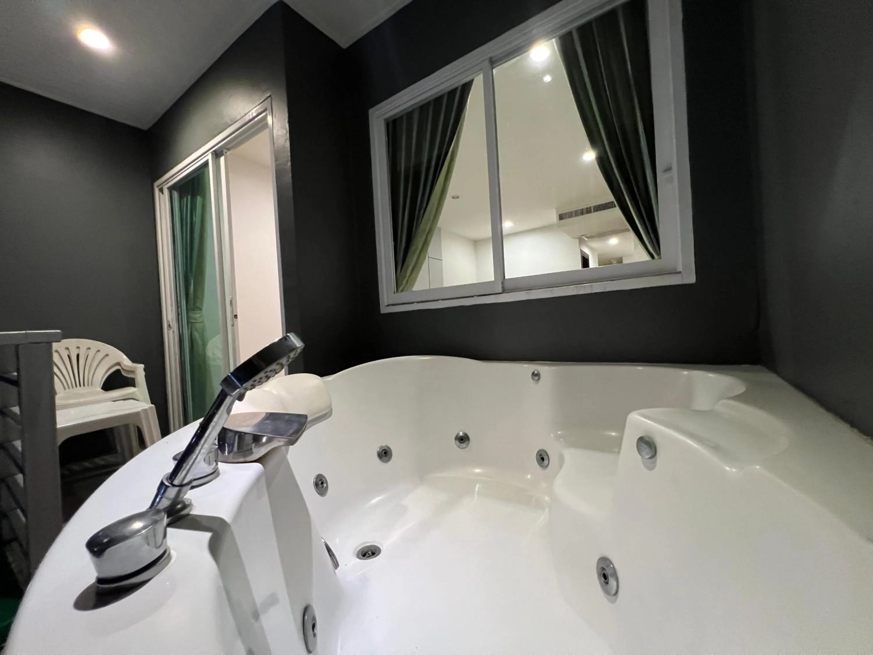 Bath in Zephyr Grand Hotel