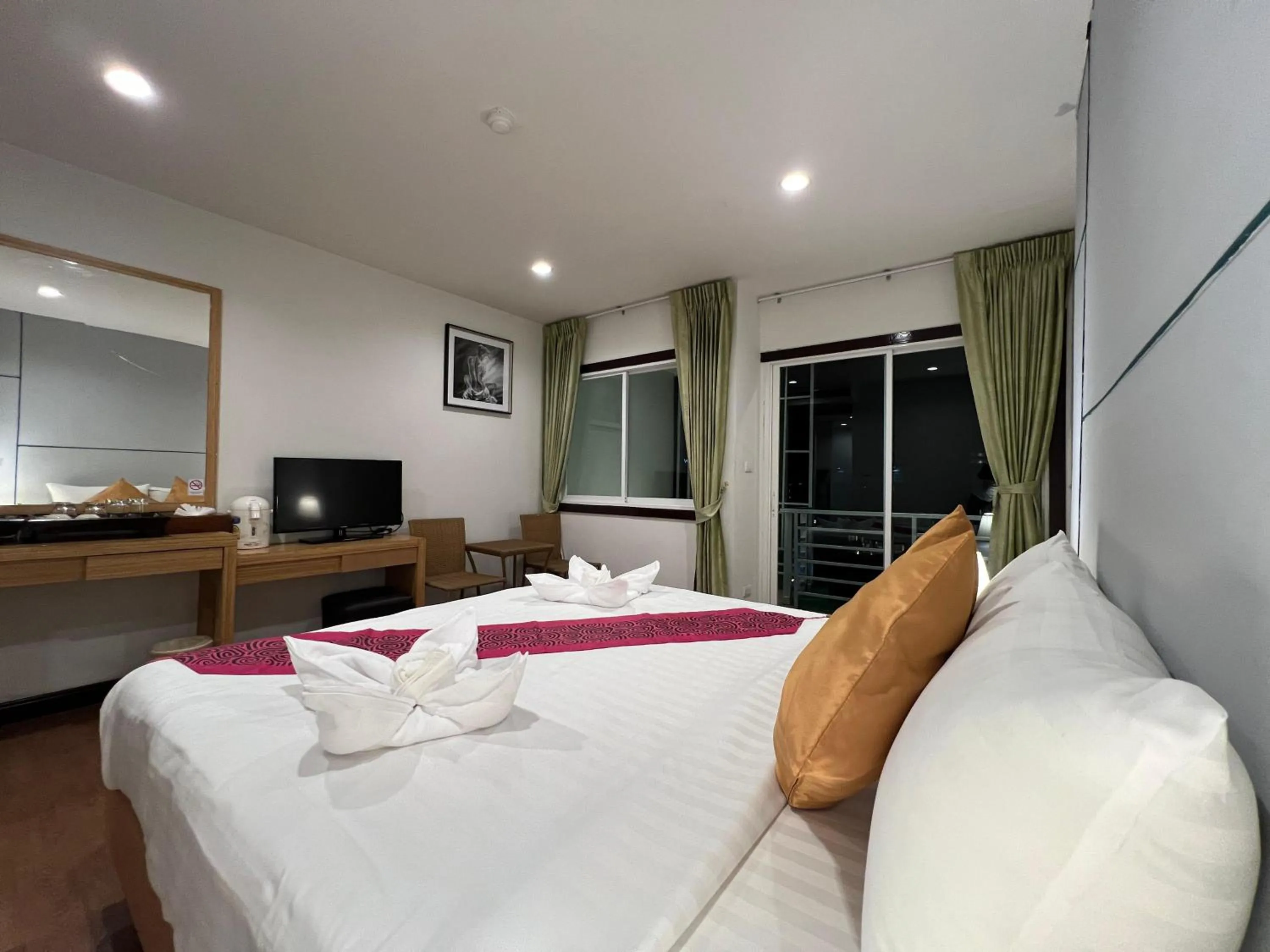 Photo of the whole room, Bed in Zephyr Grand Hotel