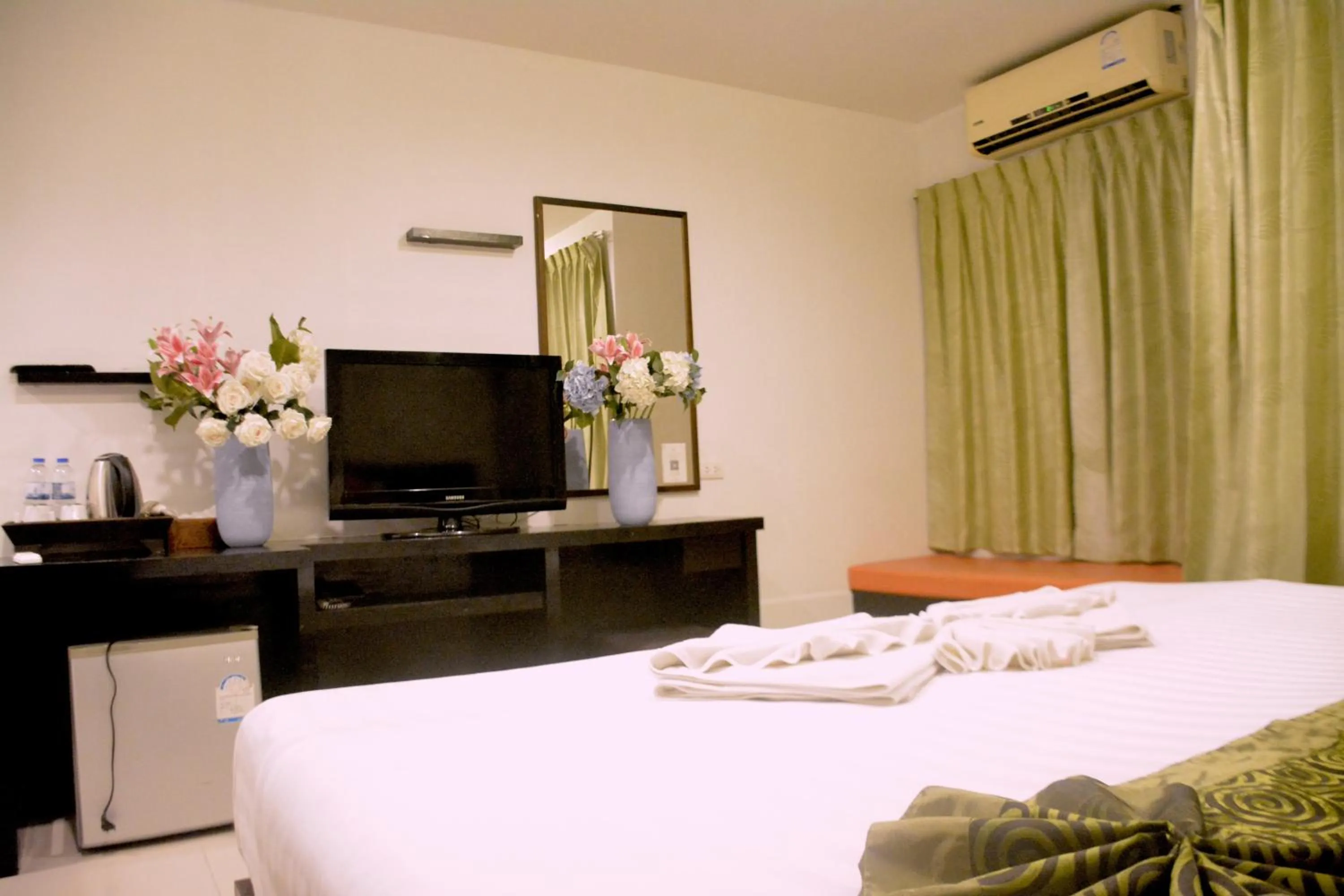 Bedroom, Bed in Zephyr Grand Hotel