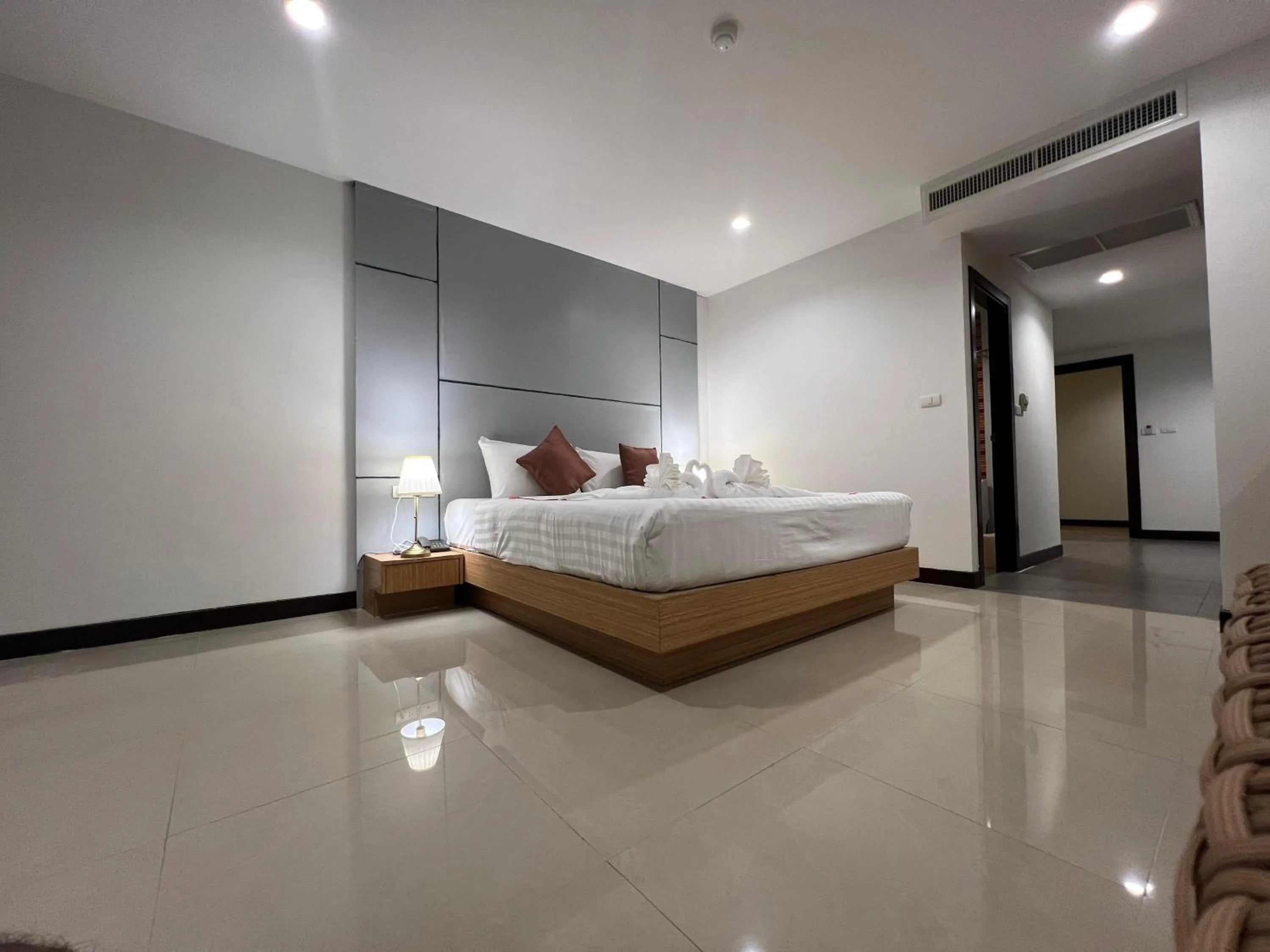 Bedroom, Bed in Zephyr Grand Hotel