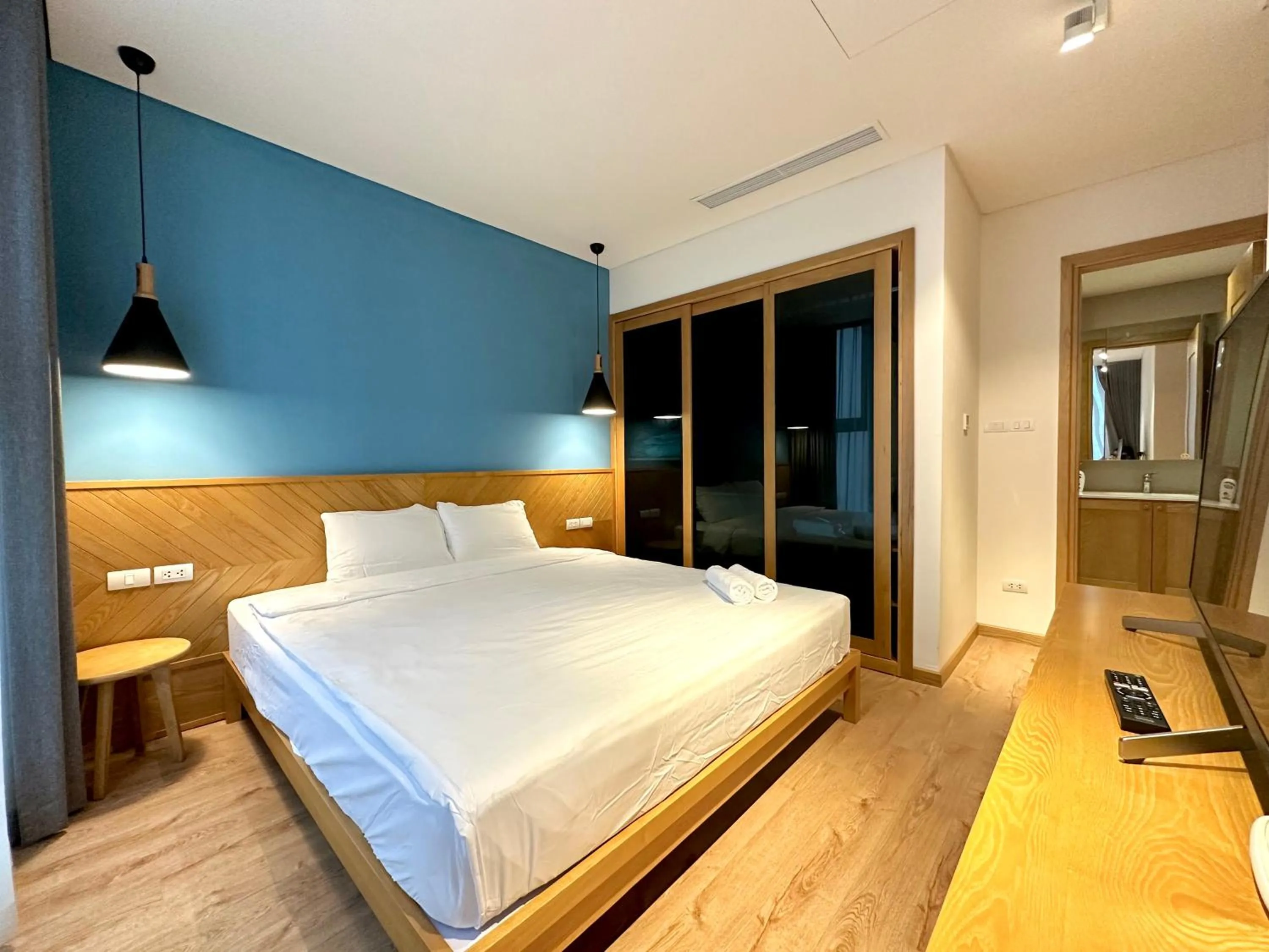 Bed in Vinhomes Metropolis Harmony Residence