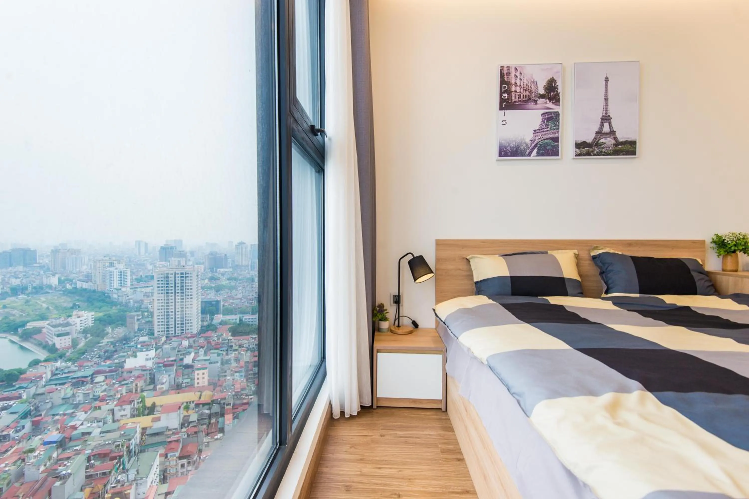 Bedroom, Bed in Vinhomes Metropolis Harmony Residence