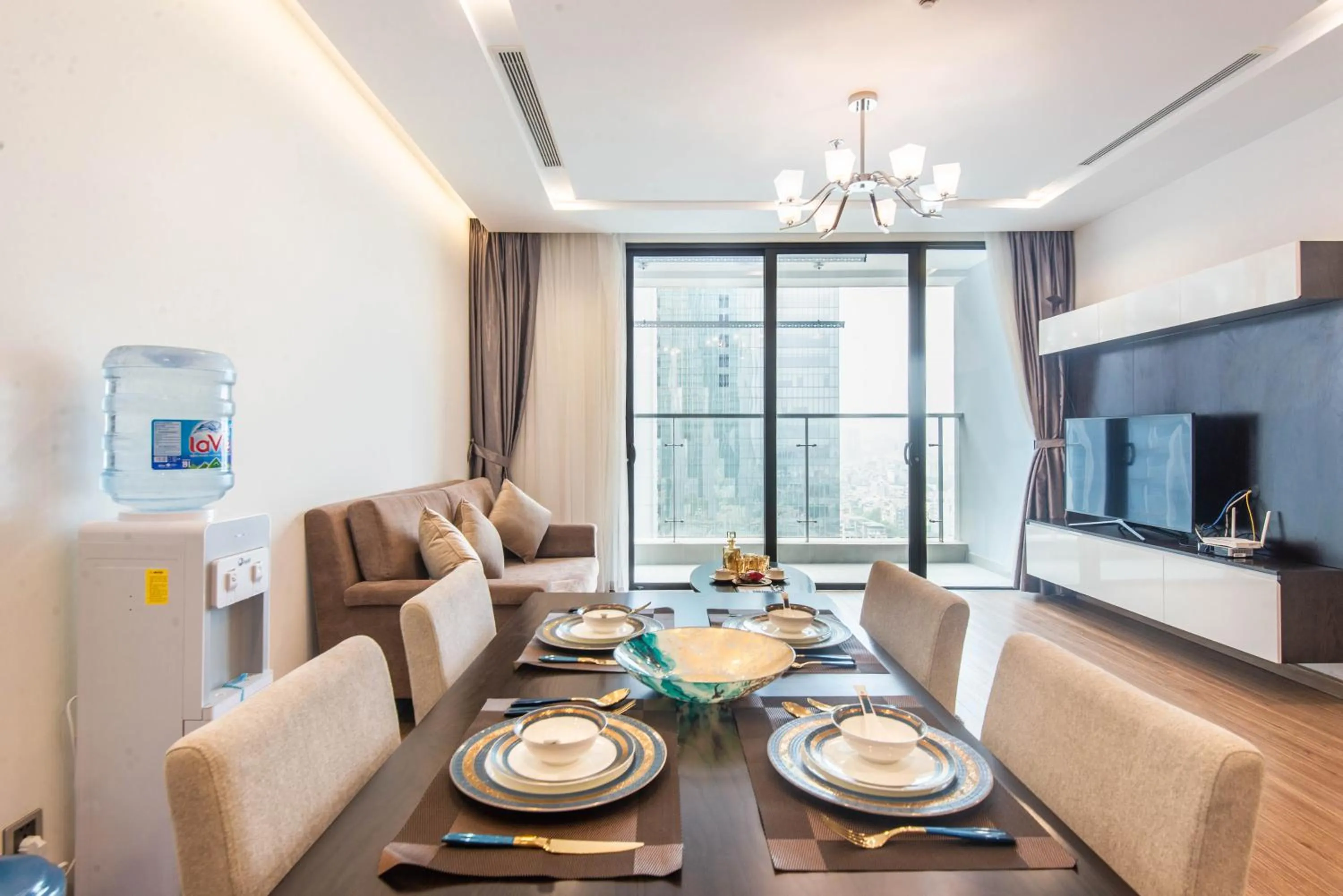 Dining area in Vinhomes Metropolis Harmony Residence
