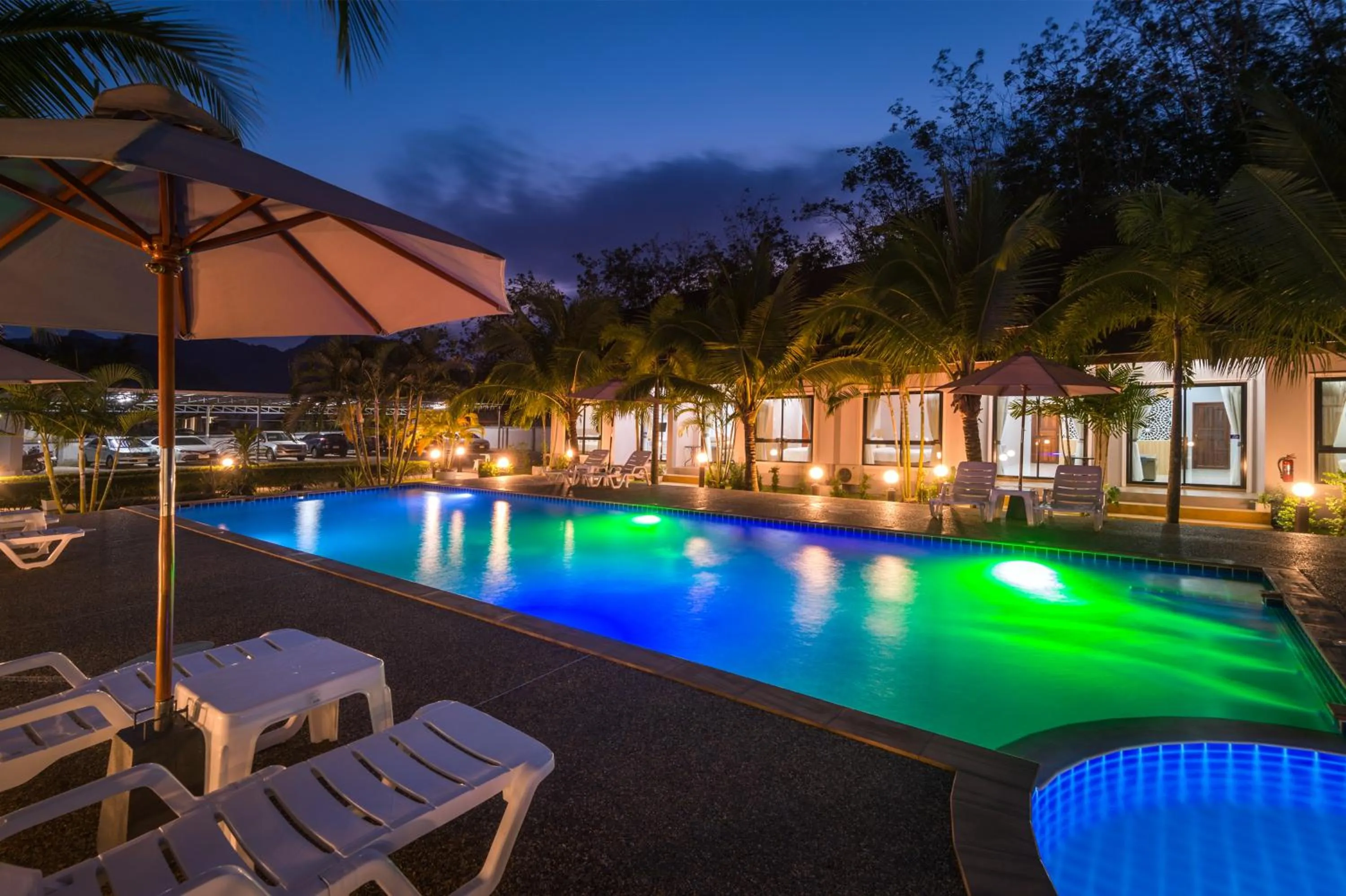 Swimming pool in Mook Anda Villa