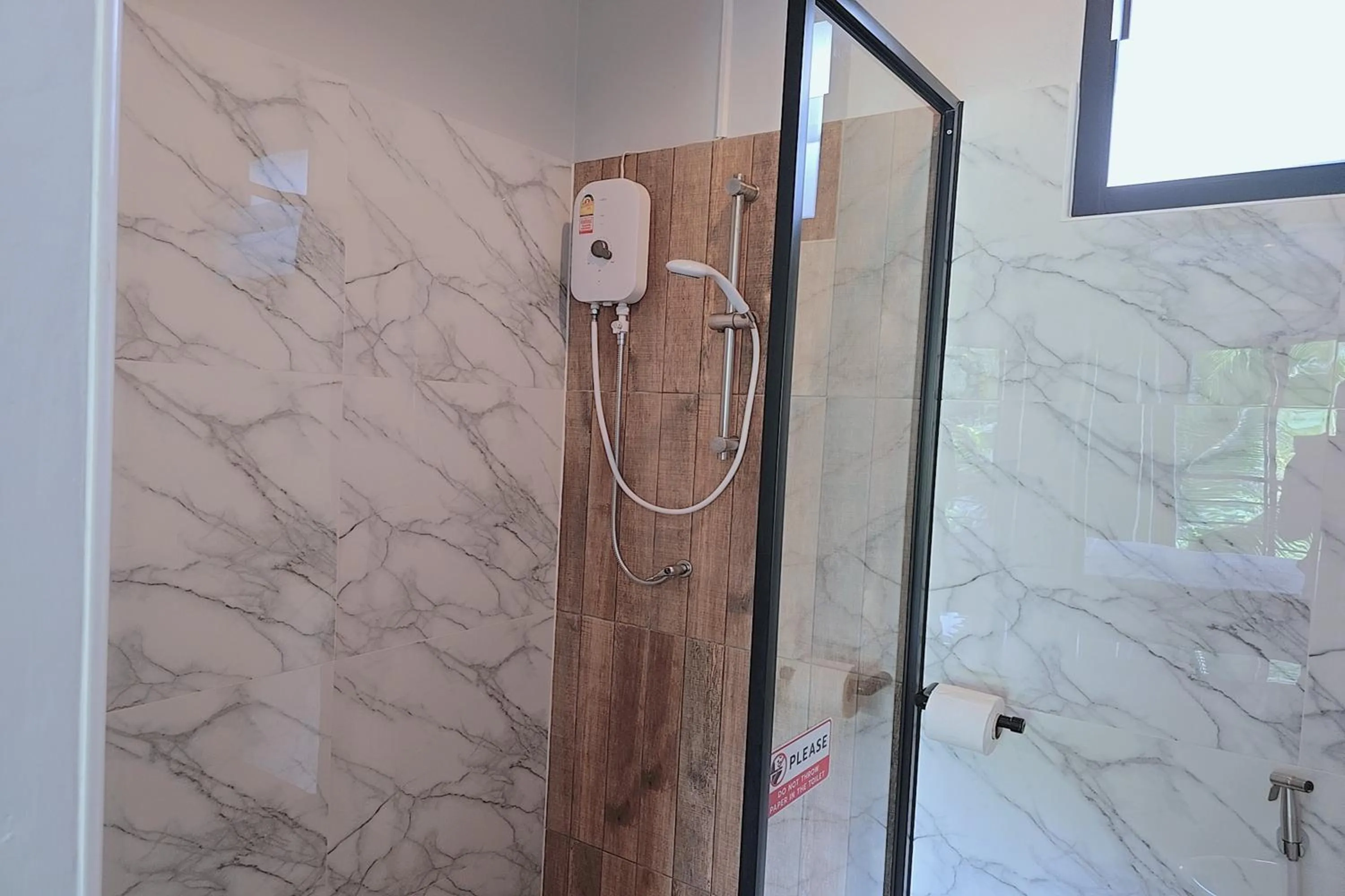 Shower in Aonangstudio