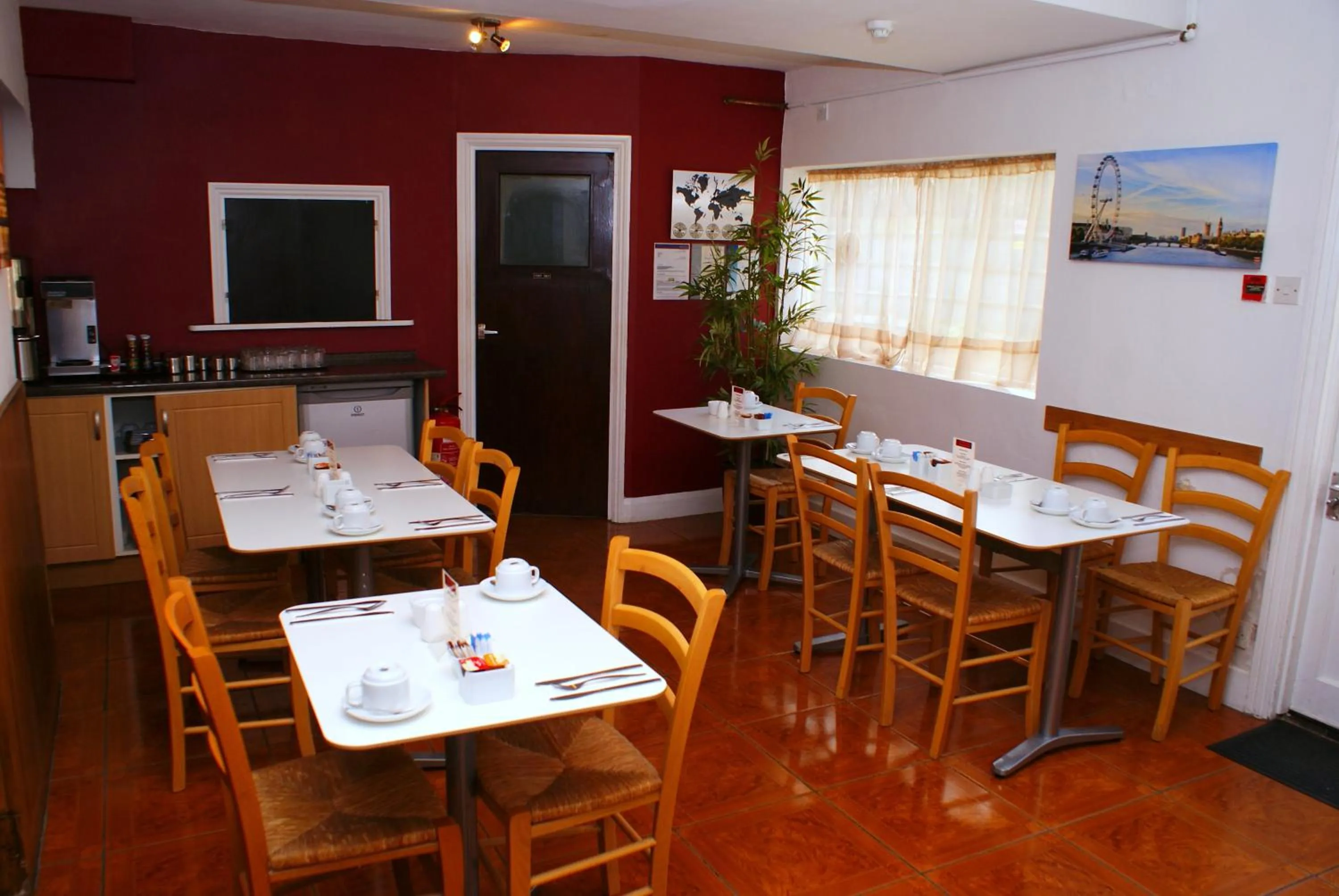 Restaurant/places to eat in The Hindes Hotel