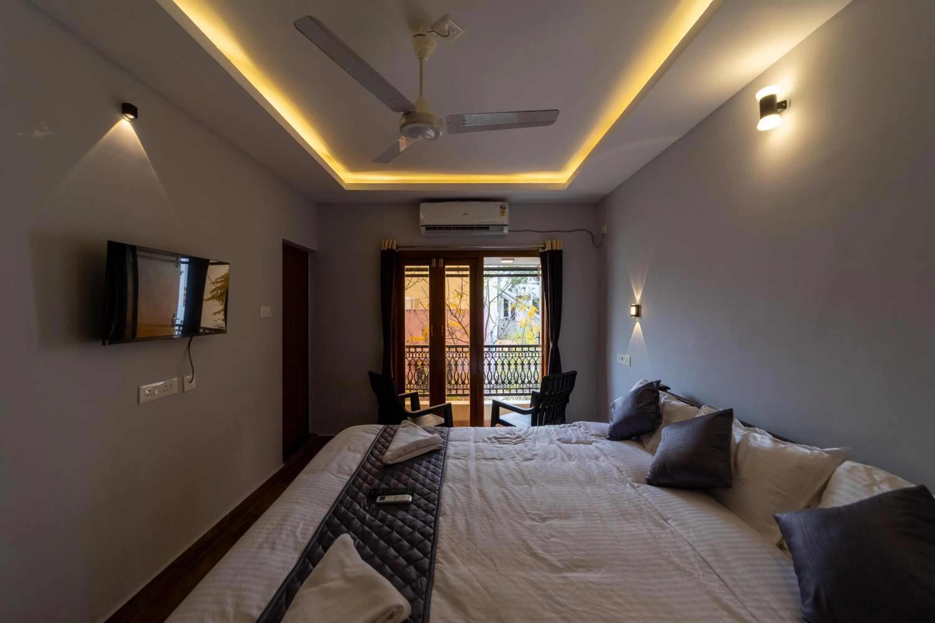 Bed in Lax Residency, White Town, Pondicherry