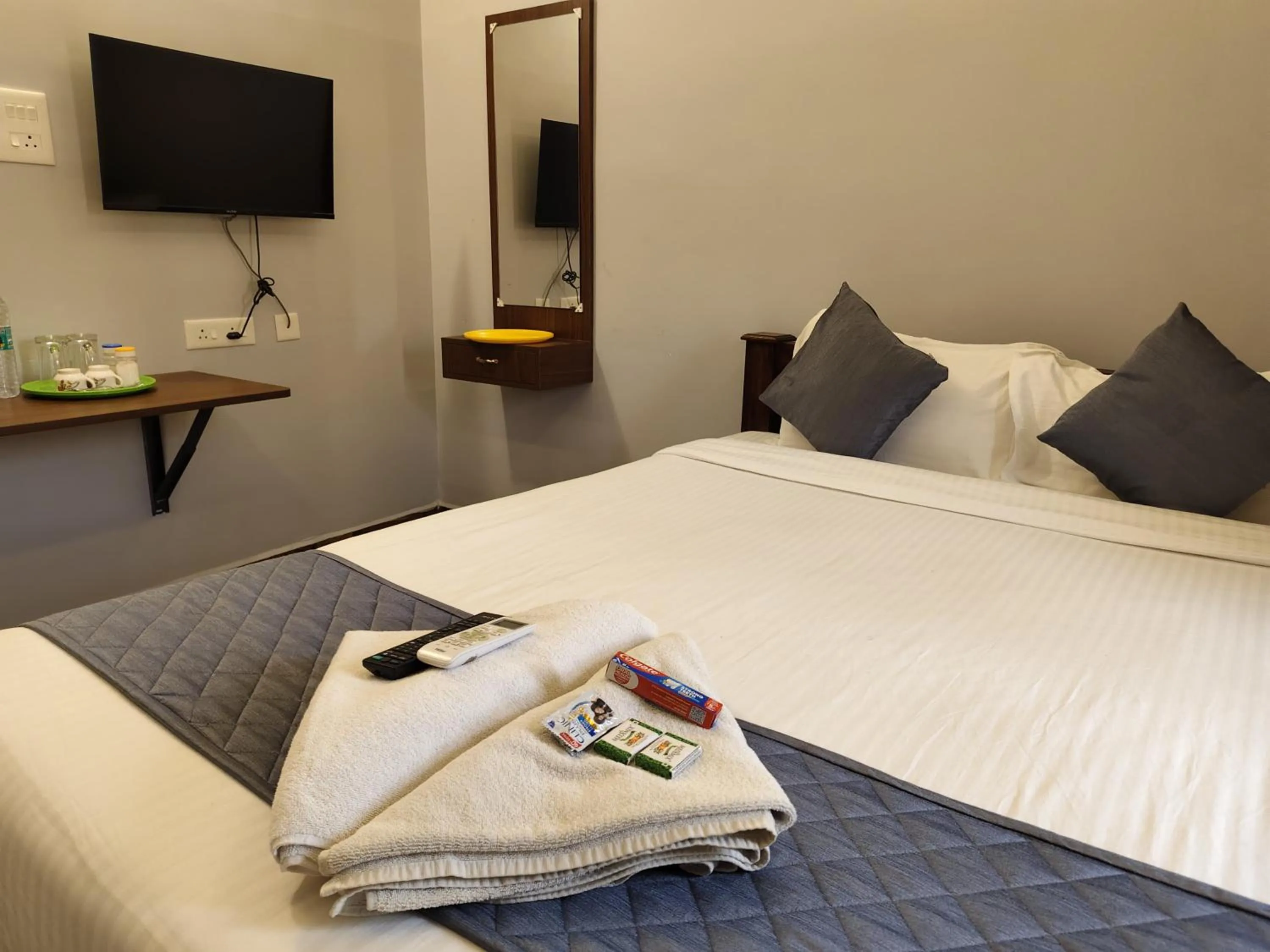 Communal lounge/ TV room, Bed in Lax Residency, White Town, Pondicherry