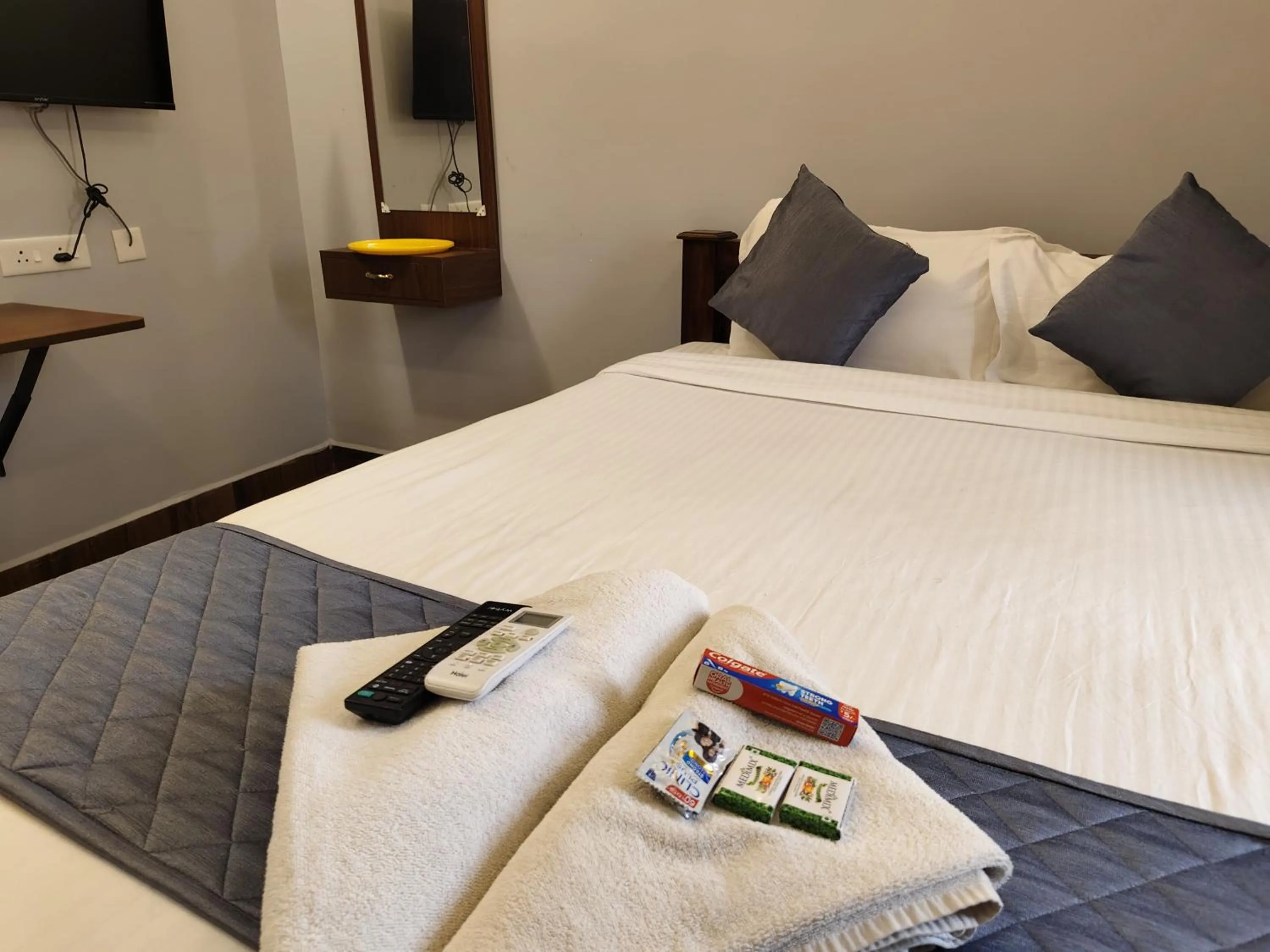 Bedroom, Bed in Lax Residency, White Town, Pondicherry