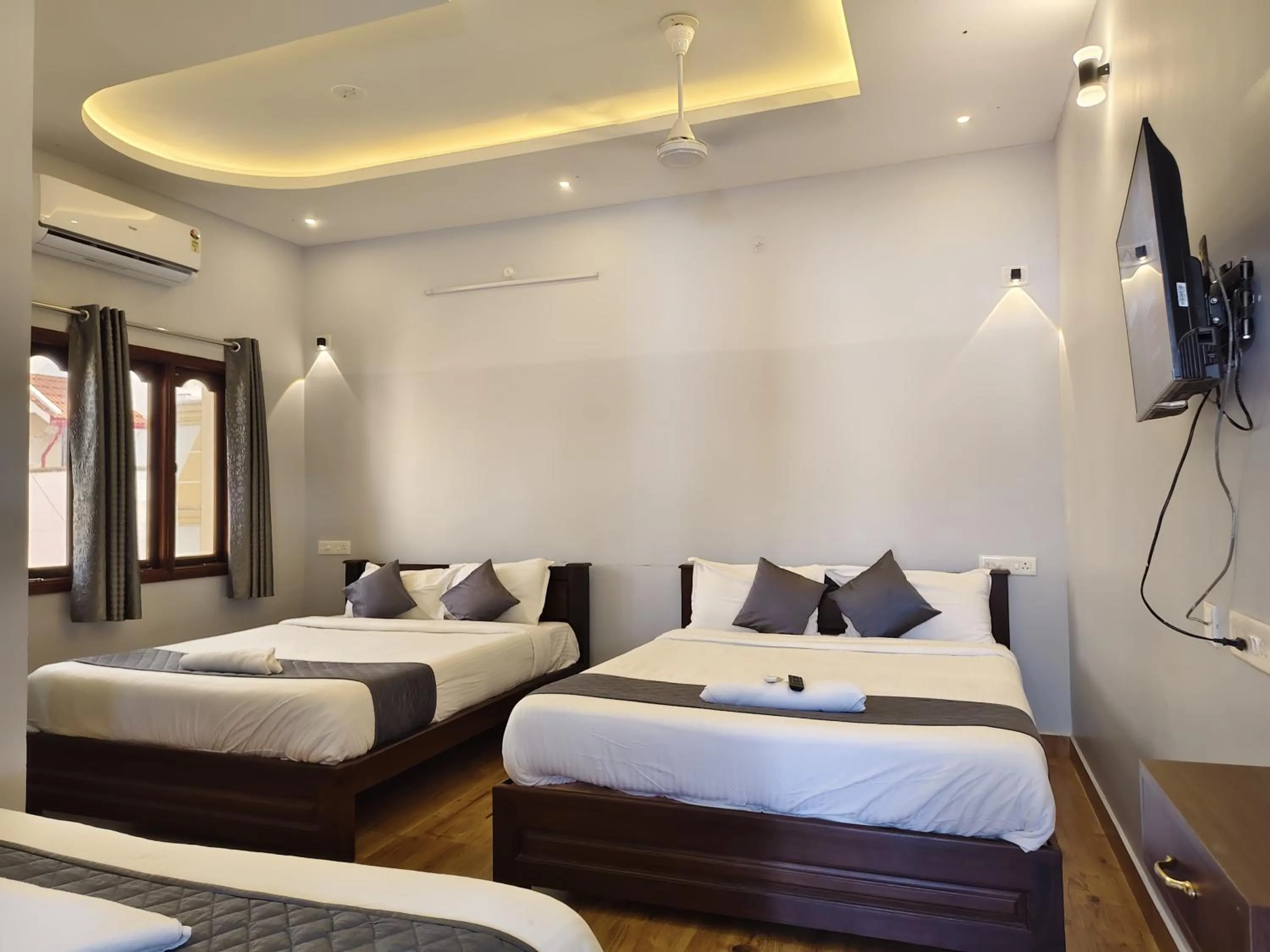 Bedroom, Bed in Lax Residency, White Town, Pondicherry
